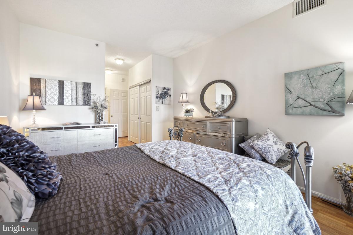 VANTAGE POINT WEST AT LW - Residential