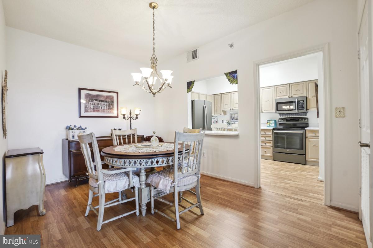 VANTAGE POINT WEST AT LW - Residential