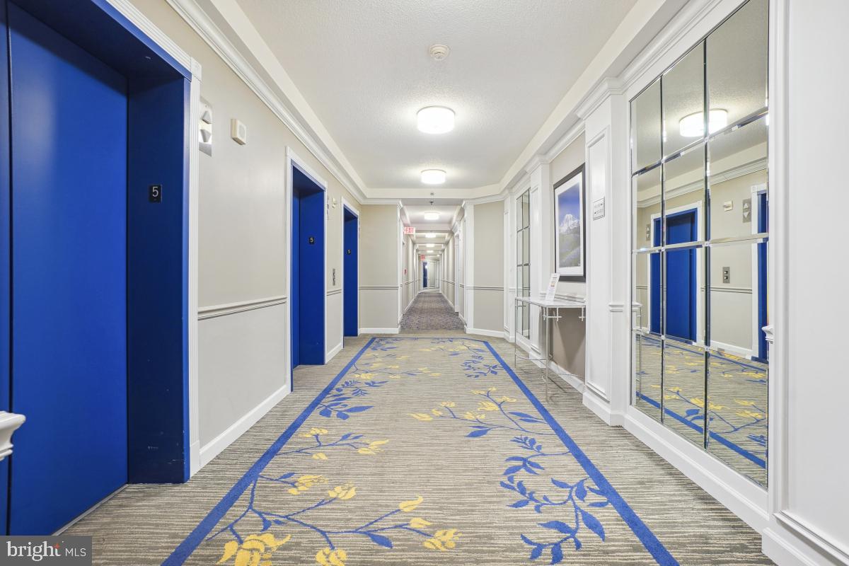 VANTAGE POINT WEST AT LW - Residential