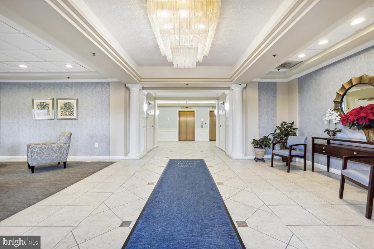 VANTAGE POINT WEST AT LW - Residential