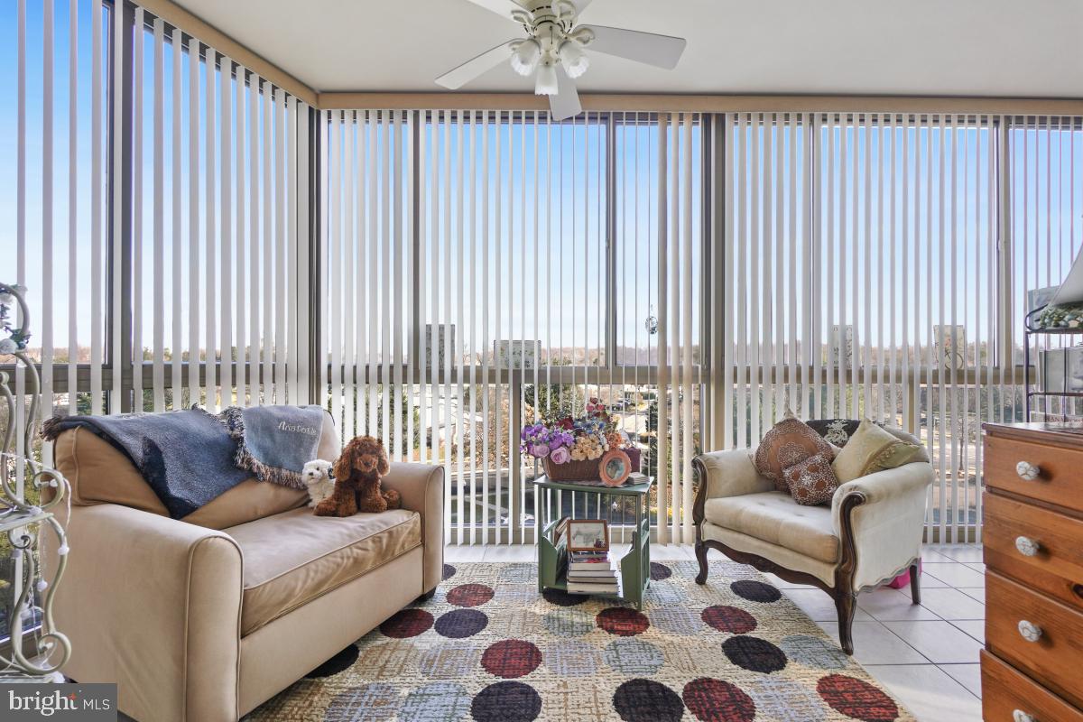 VANTAGE POINT WEST AT LW - Residential