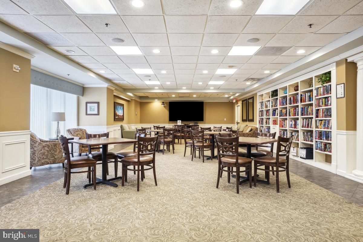 VANTAGE POINT WEST AT LW - Residential