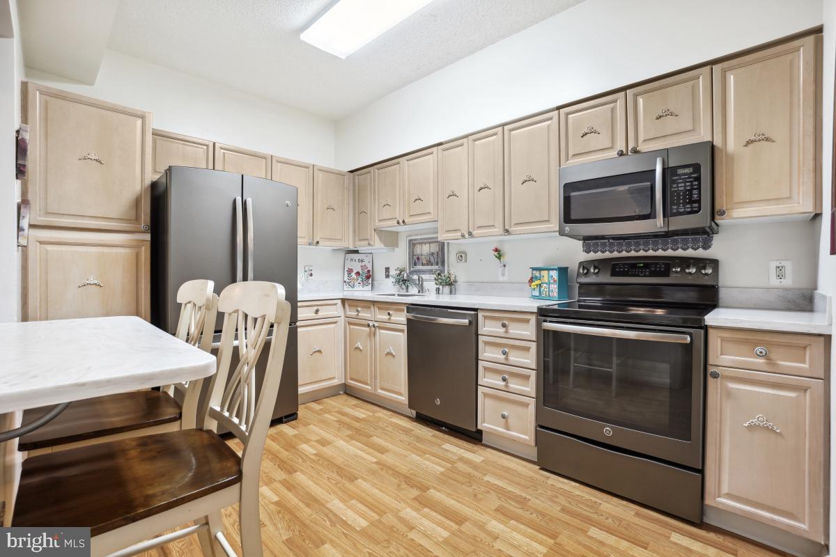 VANTAGE POINT WEST AT LW - Residential