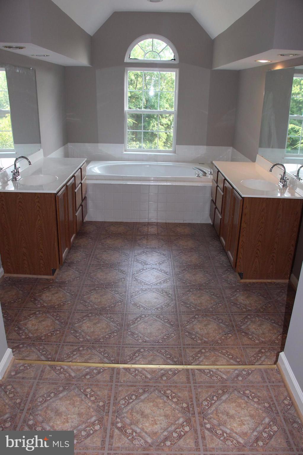 SHELTONS RUN - Residential