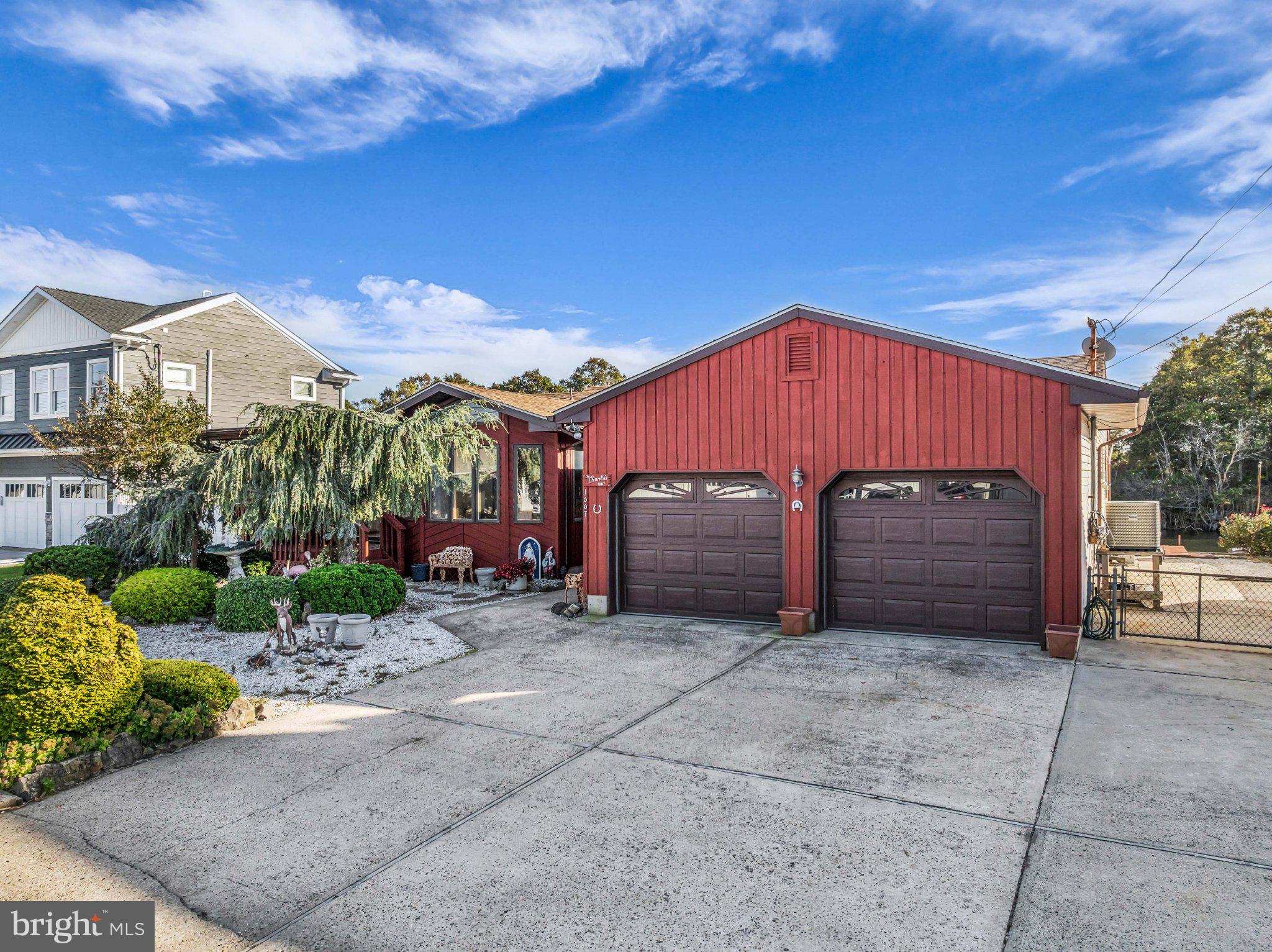1007 LAUREL BOULEVARD