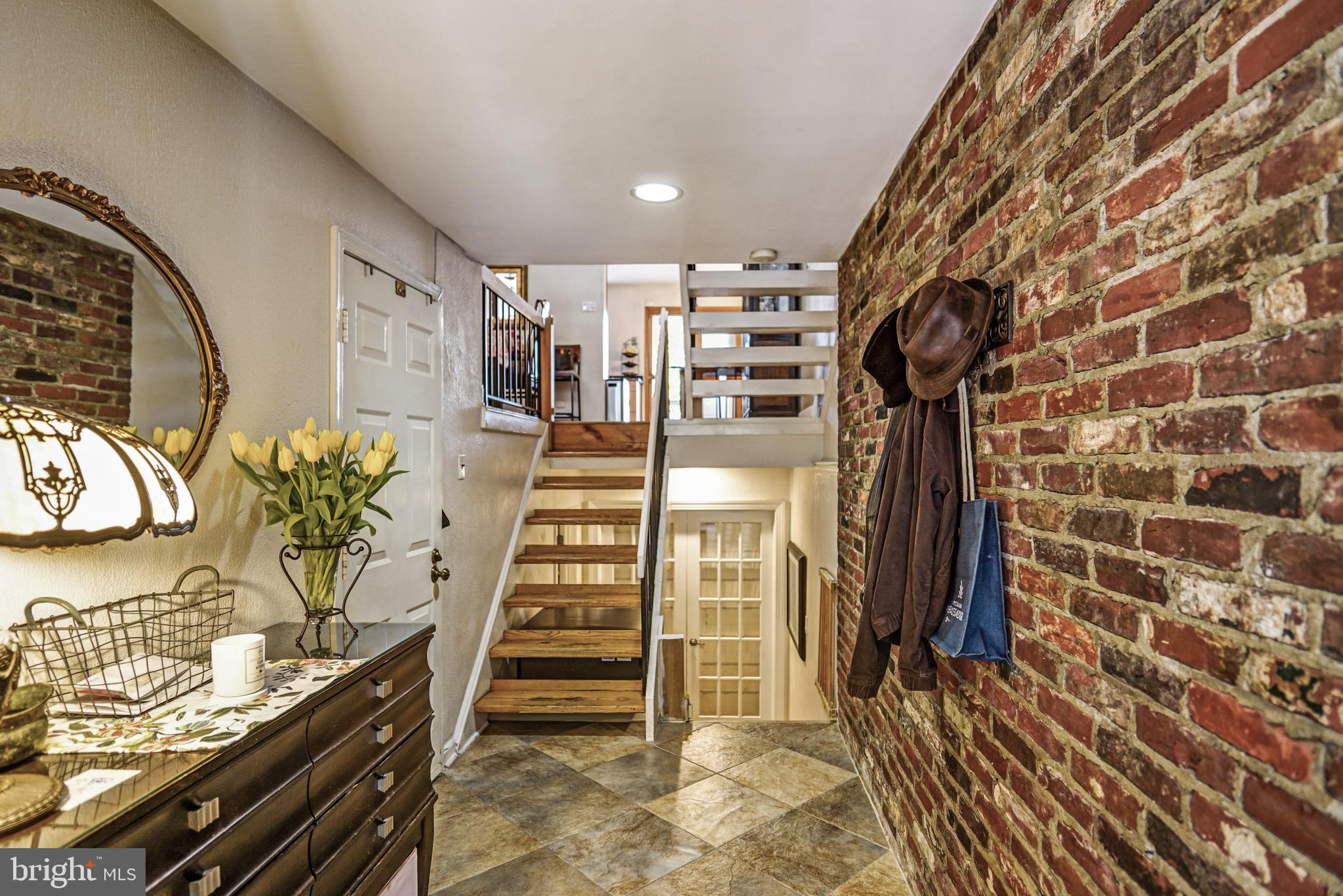 QUEEN VILLAGE - Residential