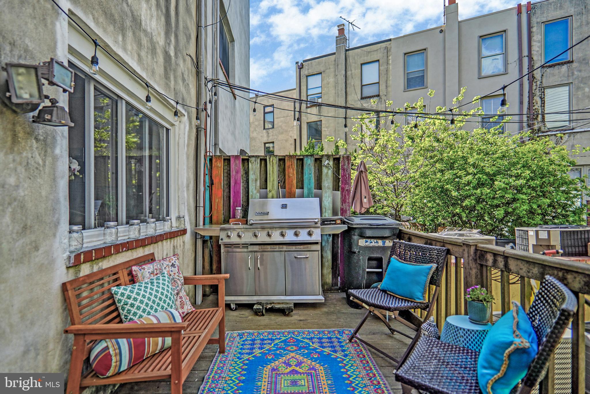 QUEEN VILLAGE - Residential