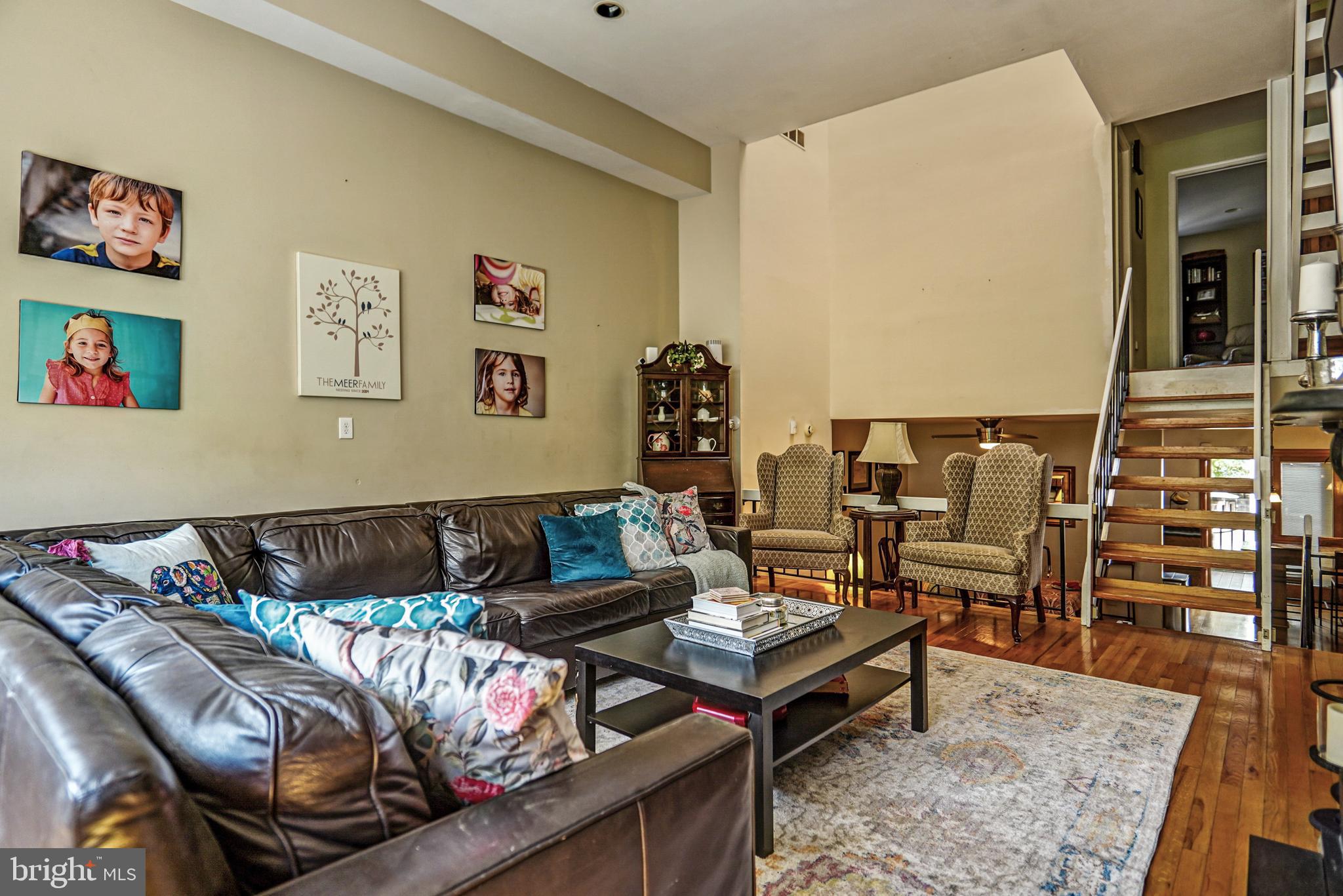 QUEEN VILLAGE - Residential