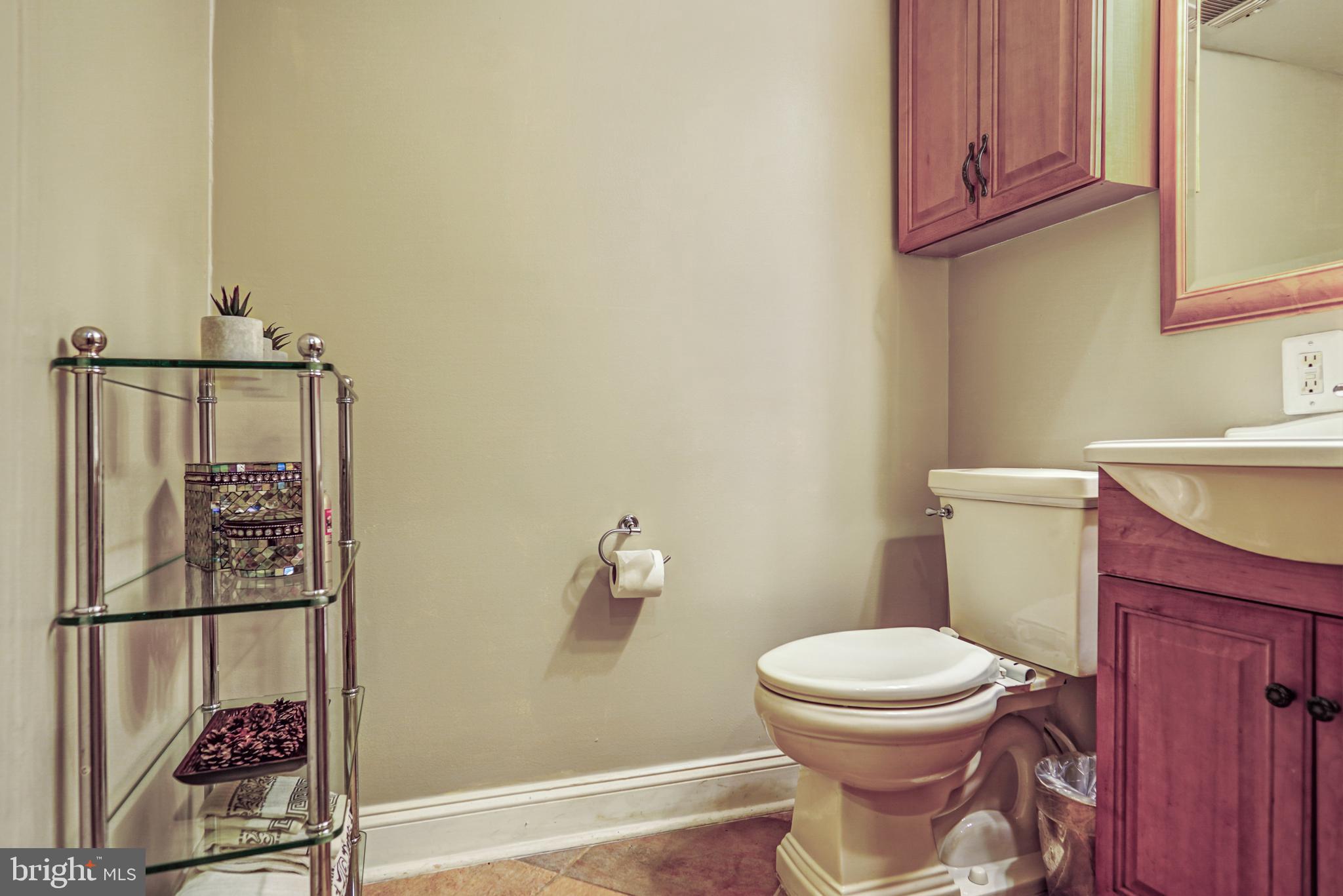 QUEEN VILLAGE - Residential