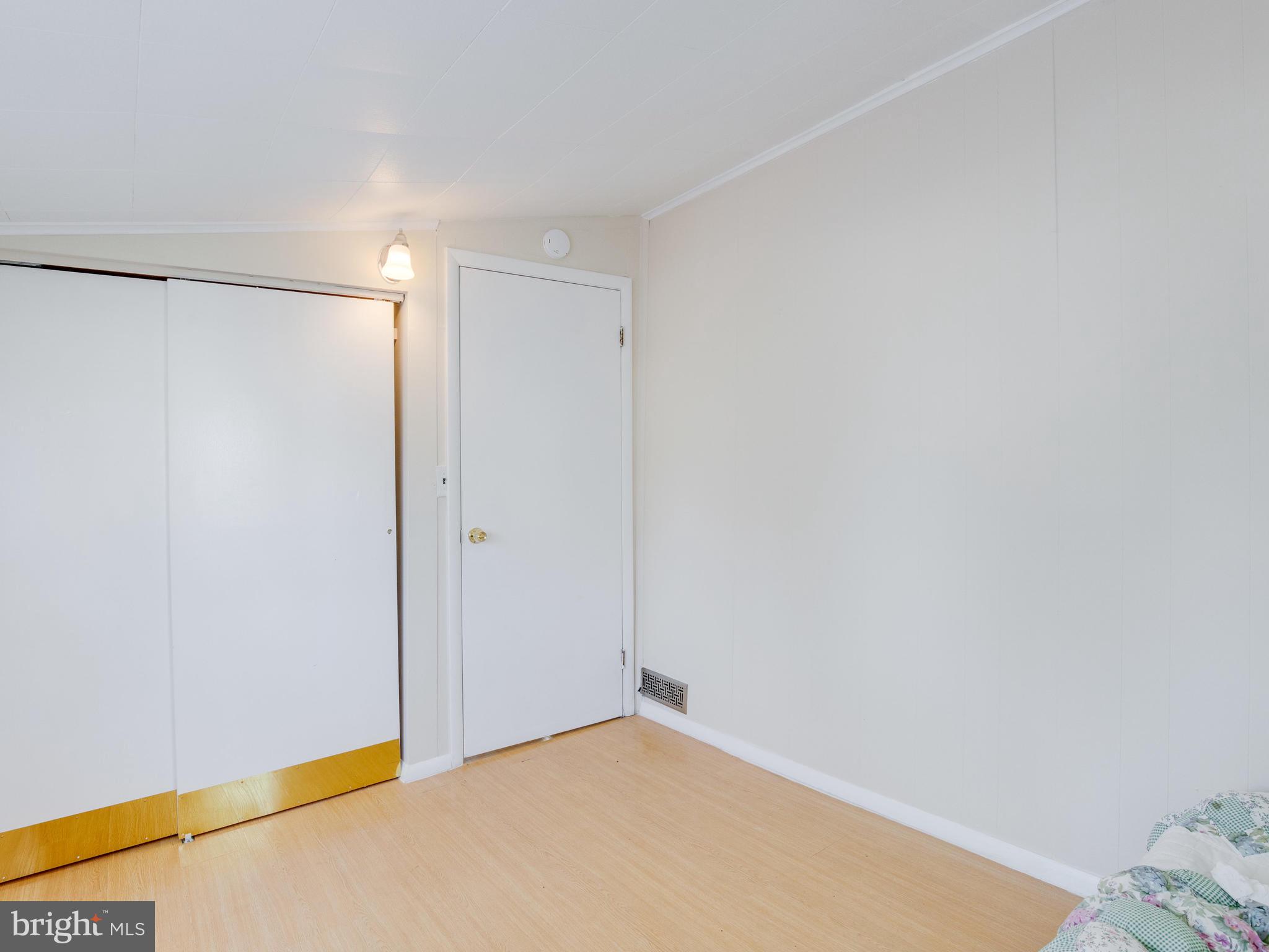 SHORELAND - Residential