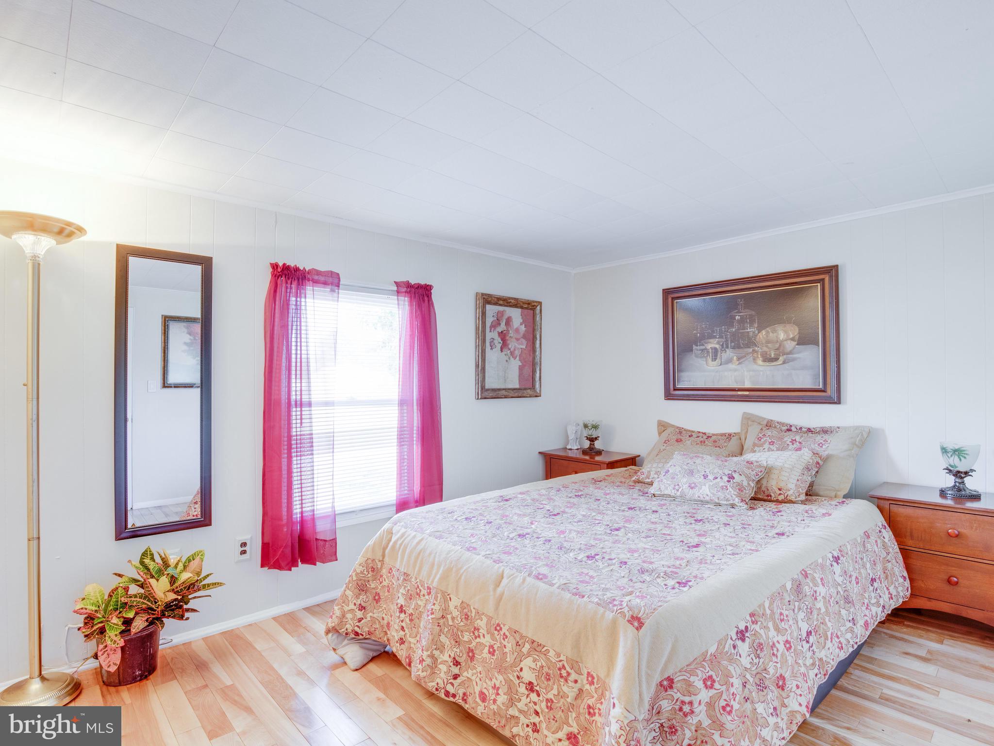 SHORELAND - Residential