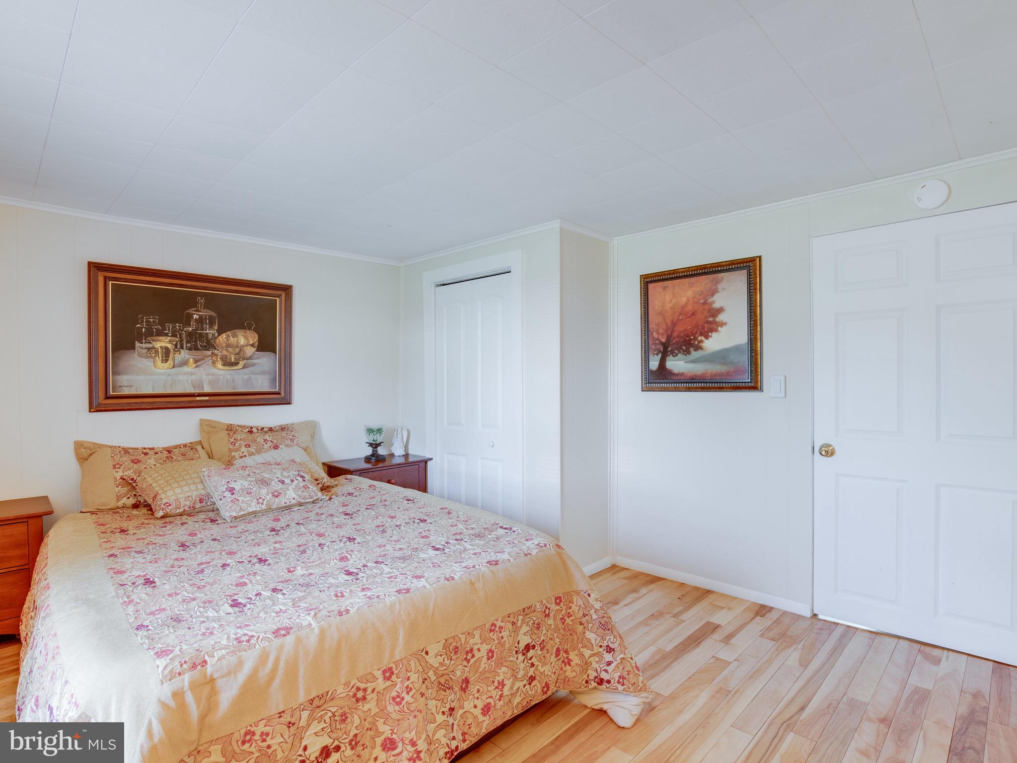 SHORELAND - Residential