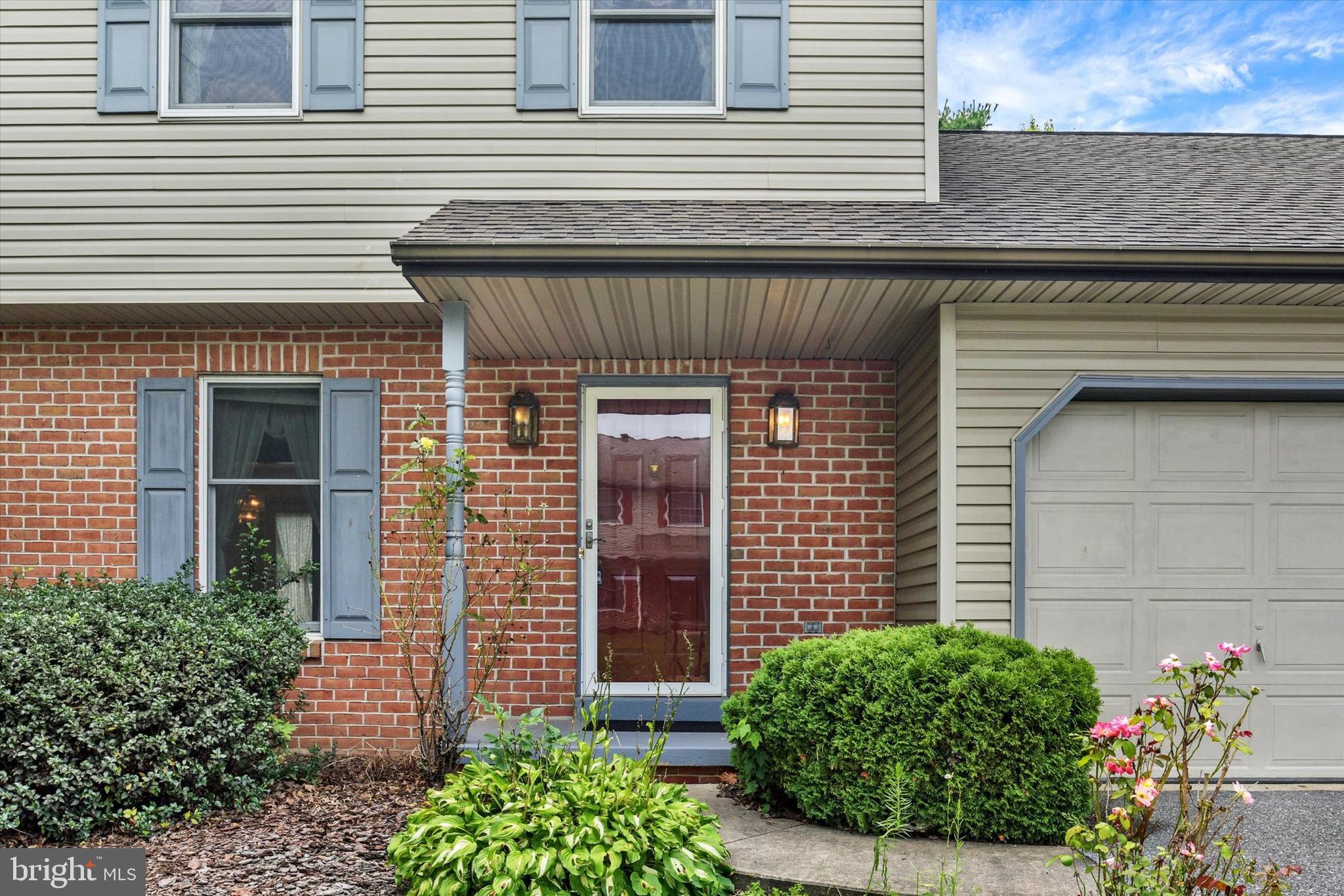 18 SOUTHVIEW CIRCLE