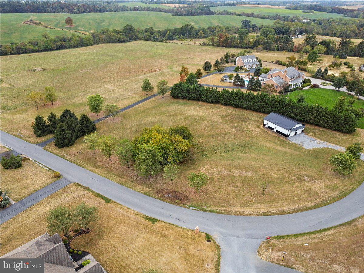 WHISKEY RUN ESTATES - Land