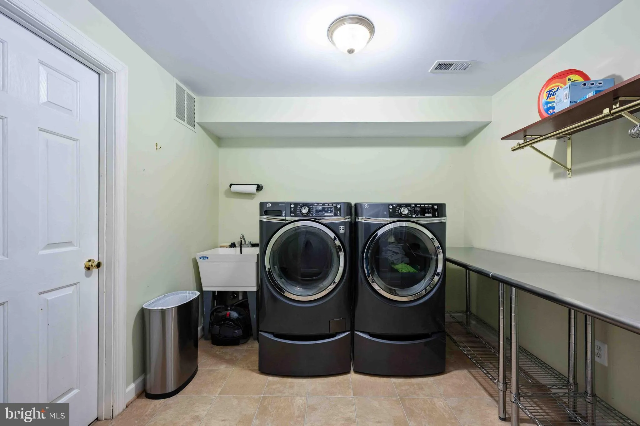 Dumfries, Virginia 22025, United States, 5 Bedrooms Bedrooms, ,4 BathroomsBathrooms,Residential,Contingent,1680