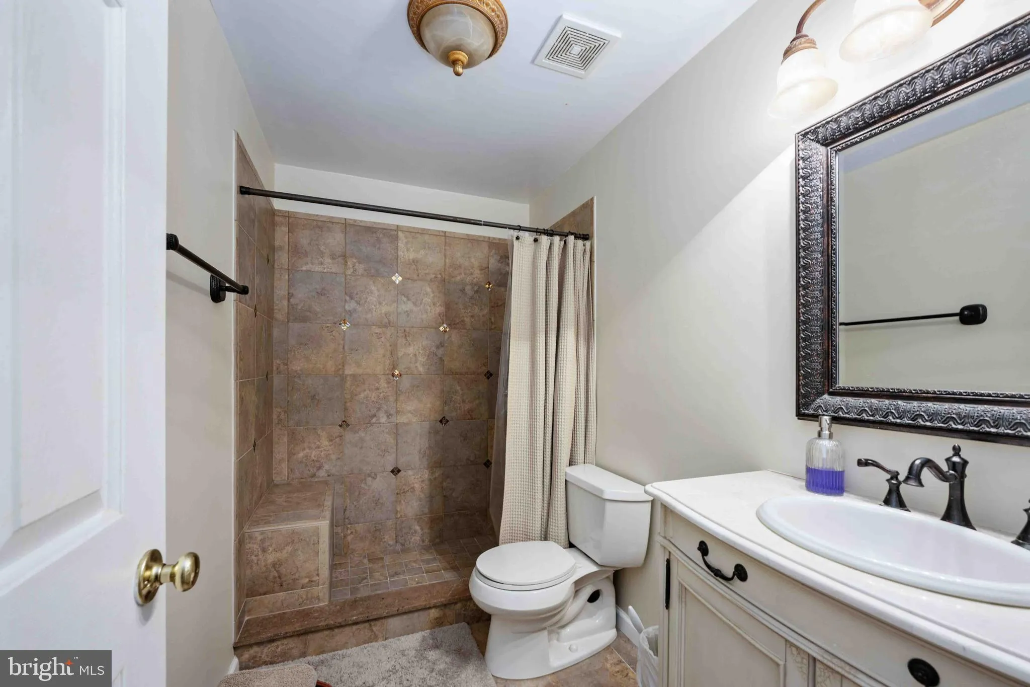 Dumfries, Virginia 22025, United States, 5 Bedrooms Bedrooms, ,4 BathroomsBathrooms,Residential,Contingent,1680