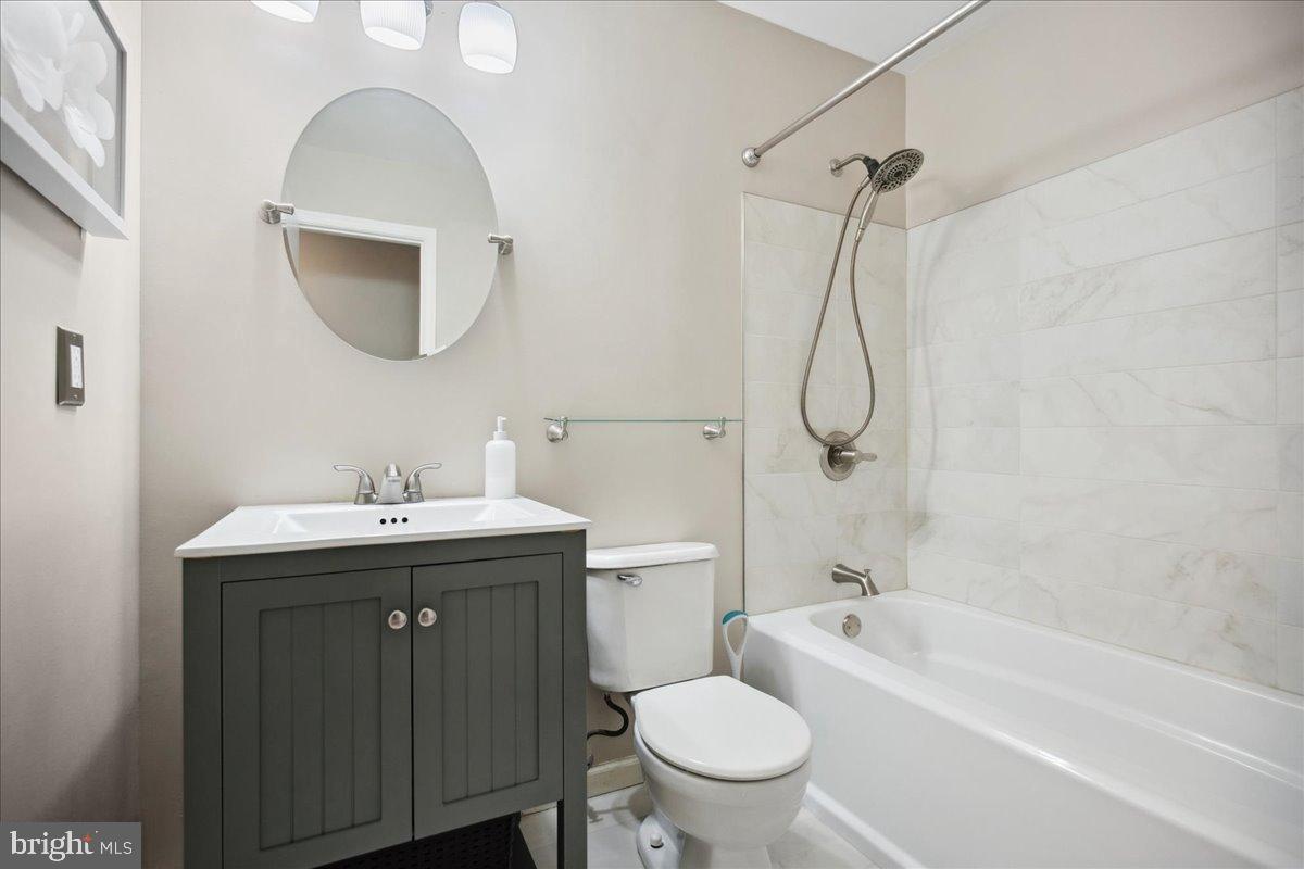 FOX RUN ESTATES - Residential Lease