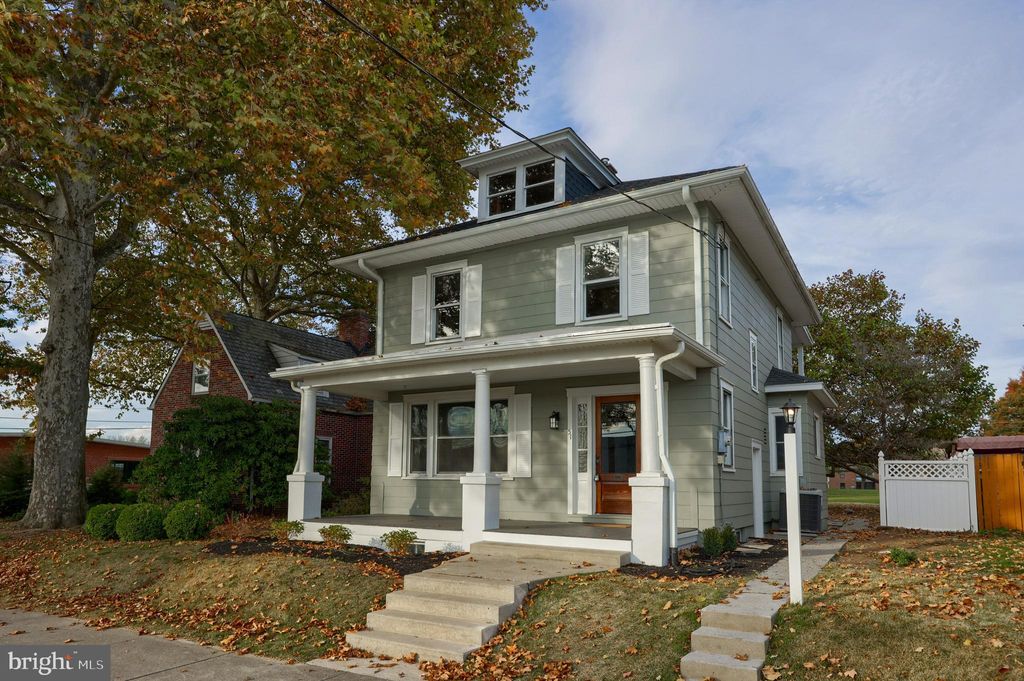 Photo of 51 W Lincoln Avenue, Lititz, PA 17543 (MLS # PALA2059734)