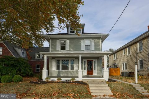 Photo of 51 W Lincoln Avenue, Lititz, PA 17543 (MLS # PALA2059734)