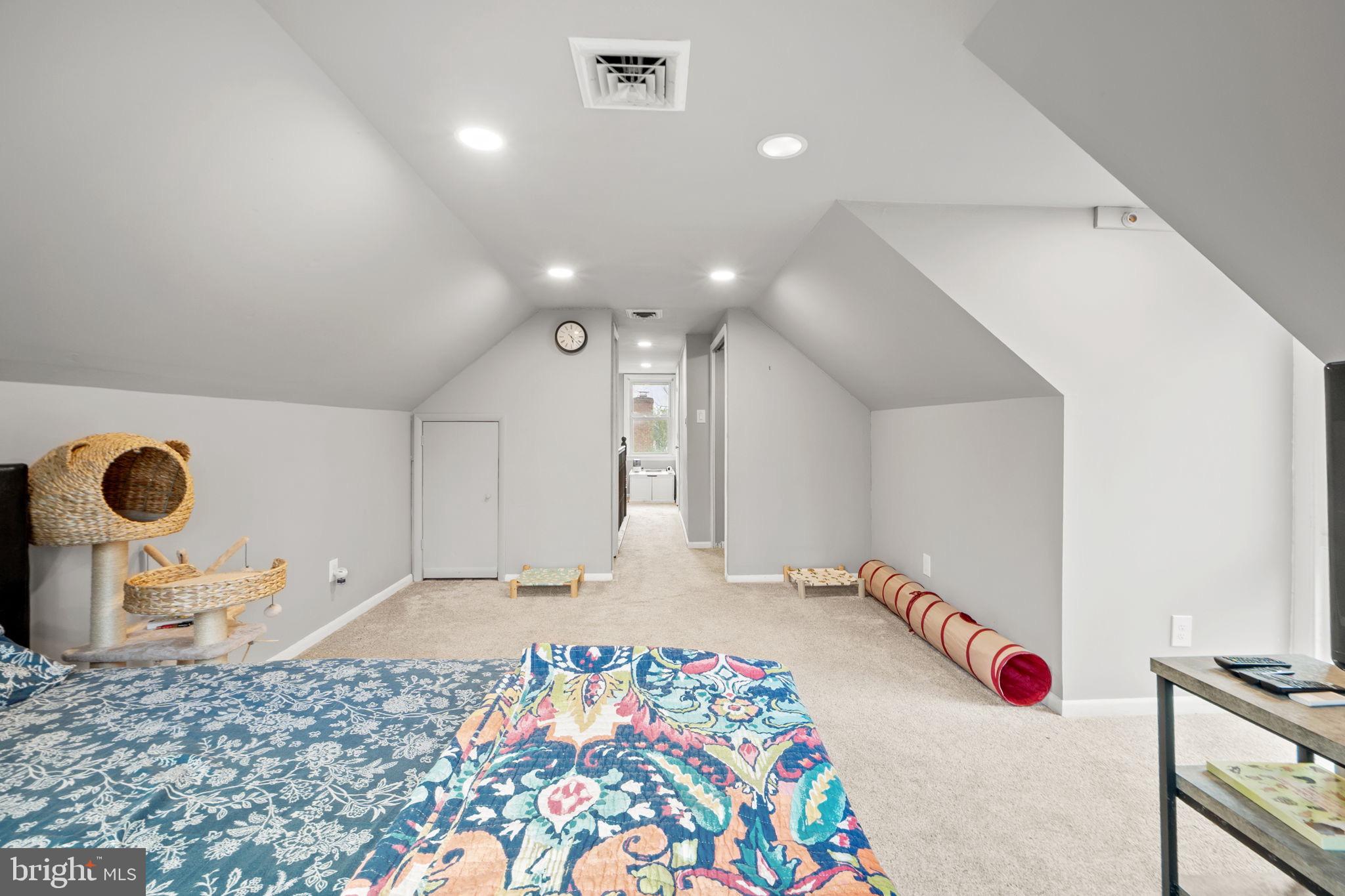 NEAR FALLS CHURCH - Residential