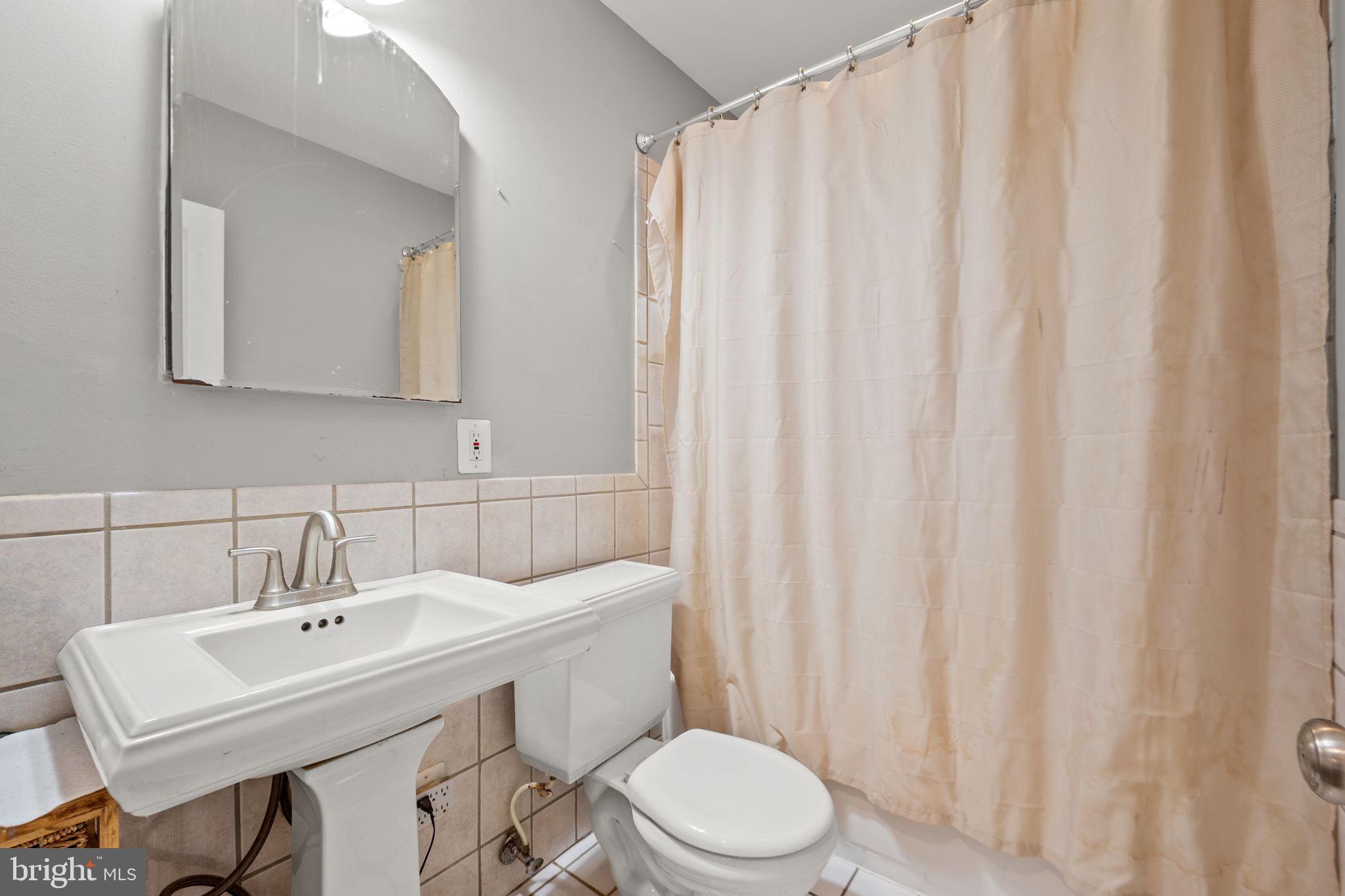 NEAR FALLS CHURCH - Residential