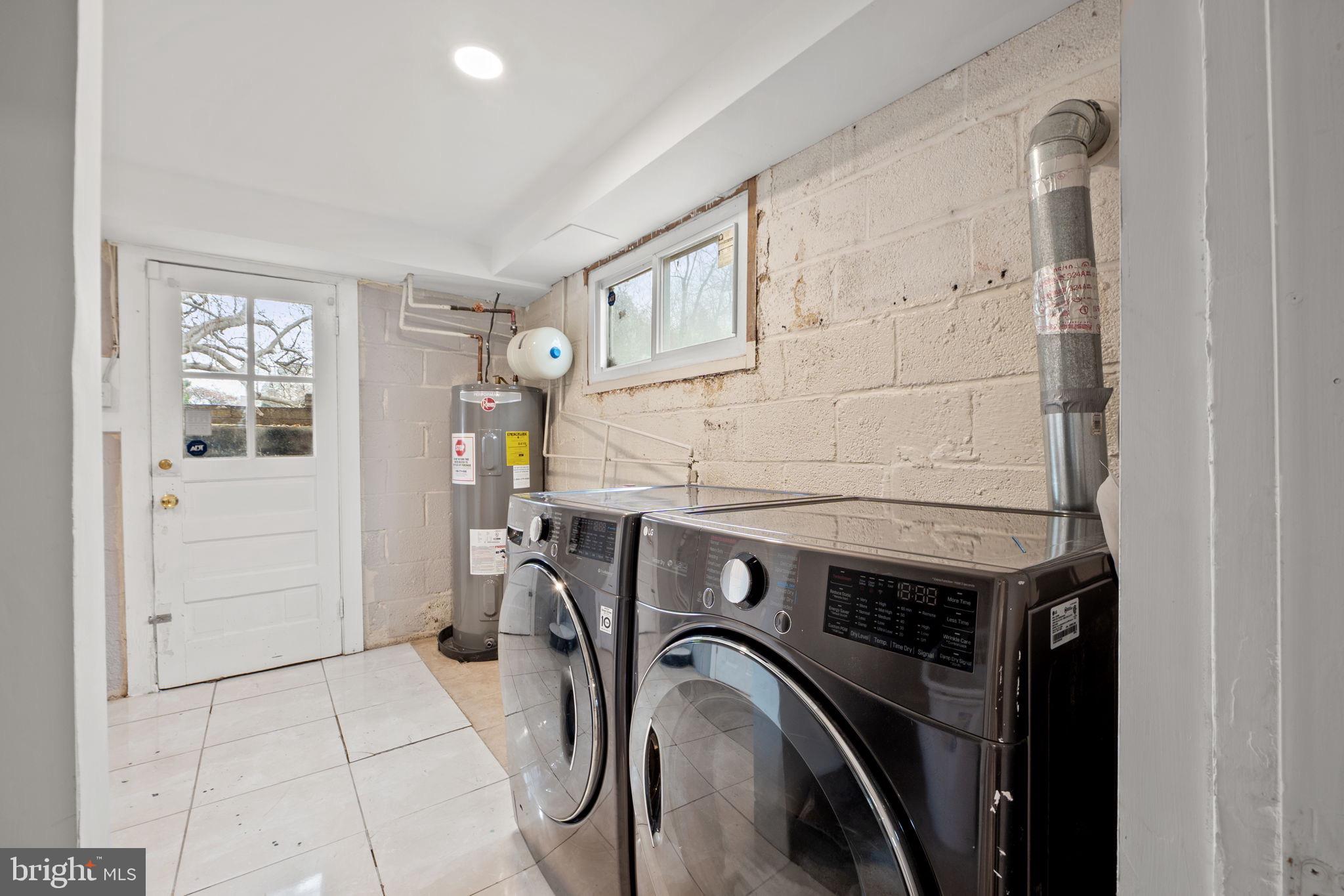 NEAR FALLS CHURCH - Residential