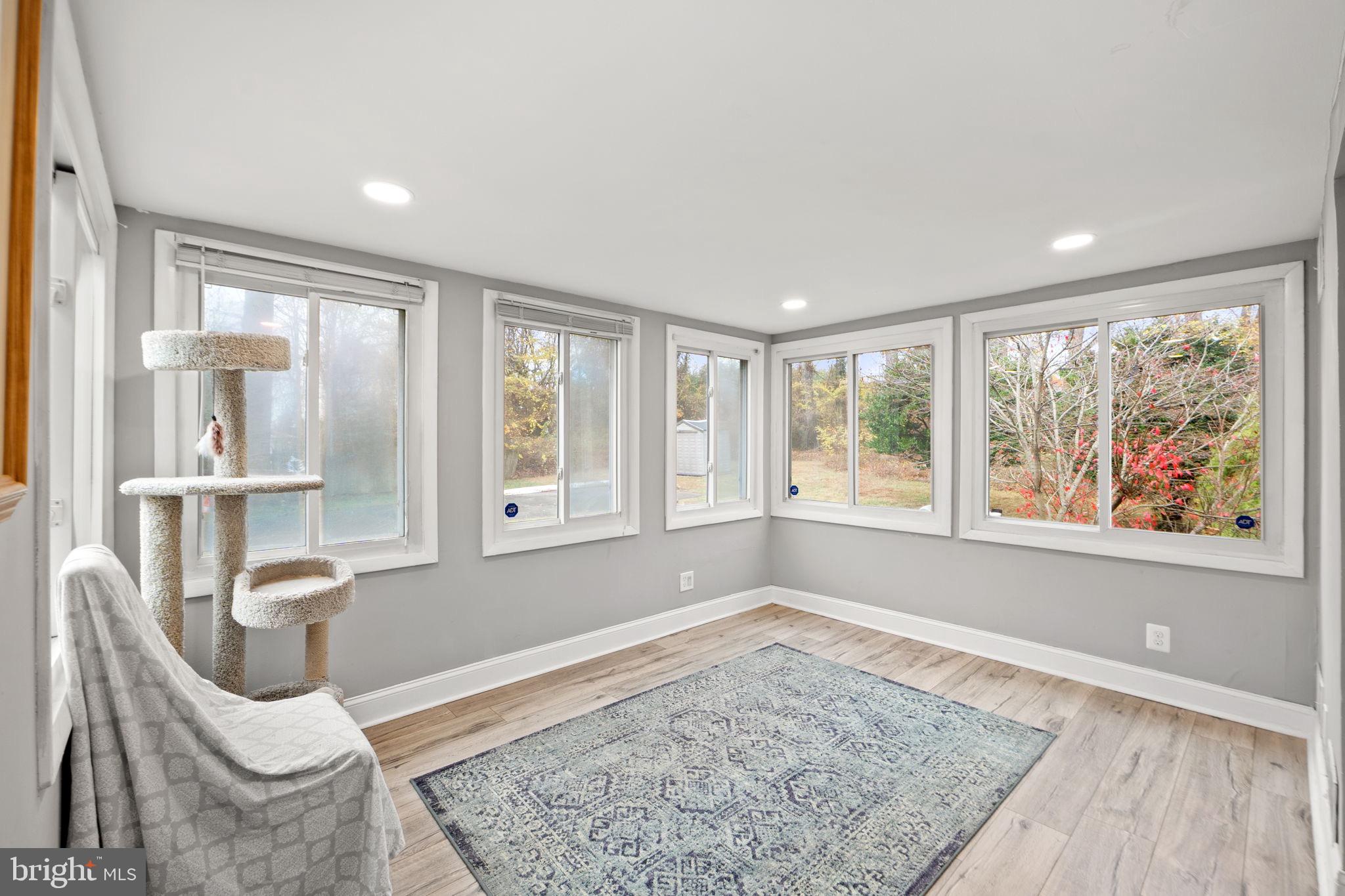 NEAR FALLS CHURCH - Residential