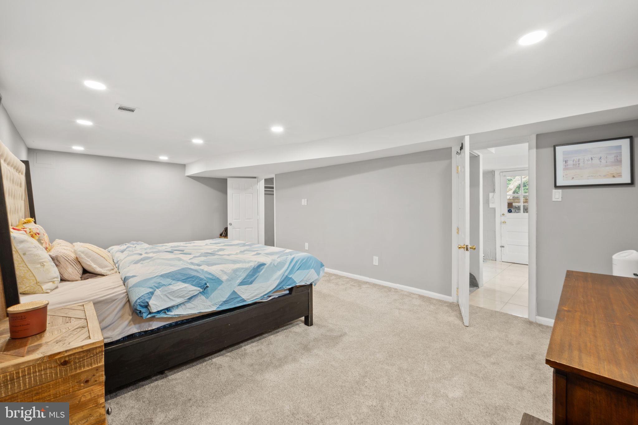 NEAR FALLS CHURCH - Residential