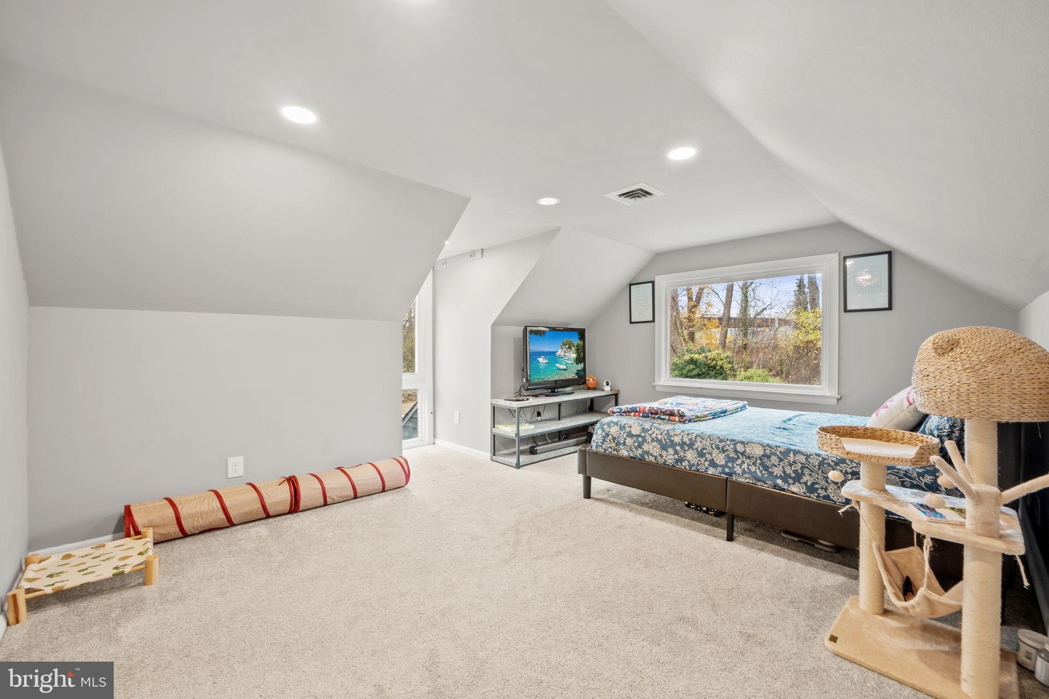 NEAR FALLS CHURCH - Residential