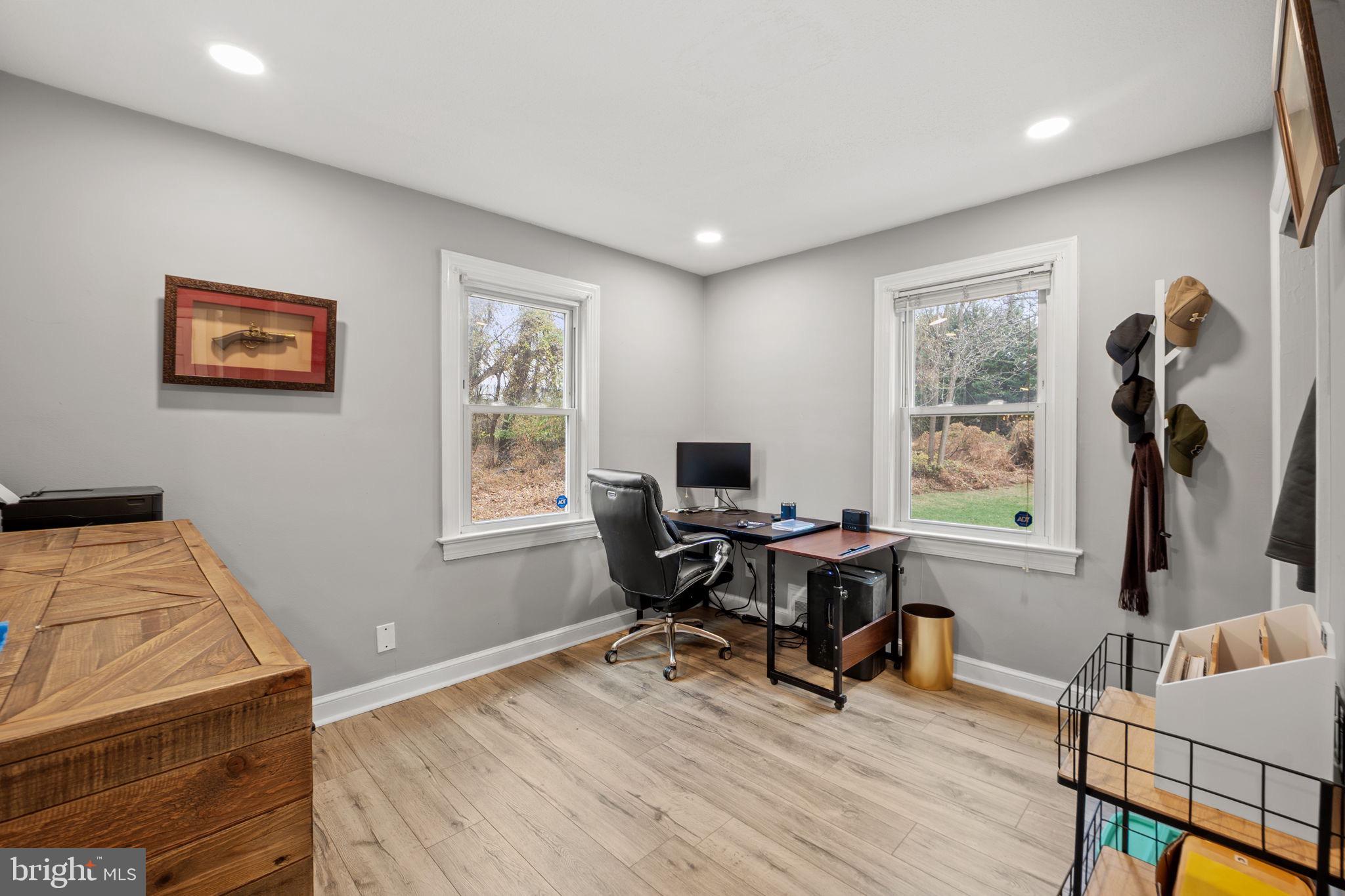 NEAR FALLS CHURCH - Residential