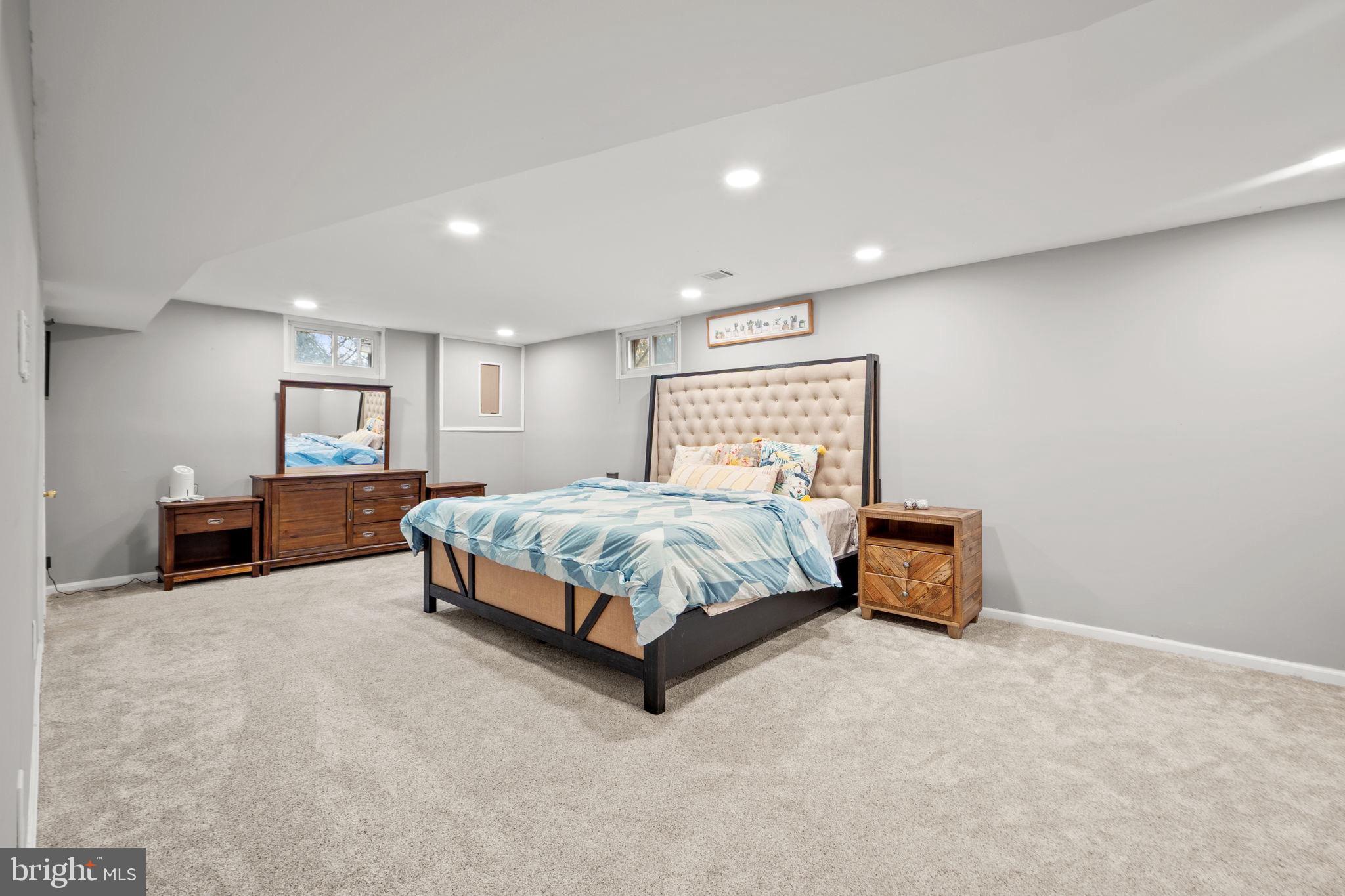 NEAR FALLS CHURCH - Residential