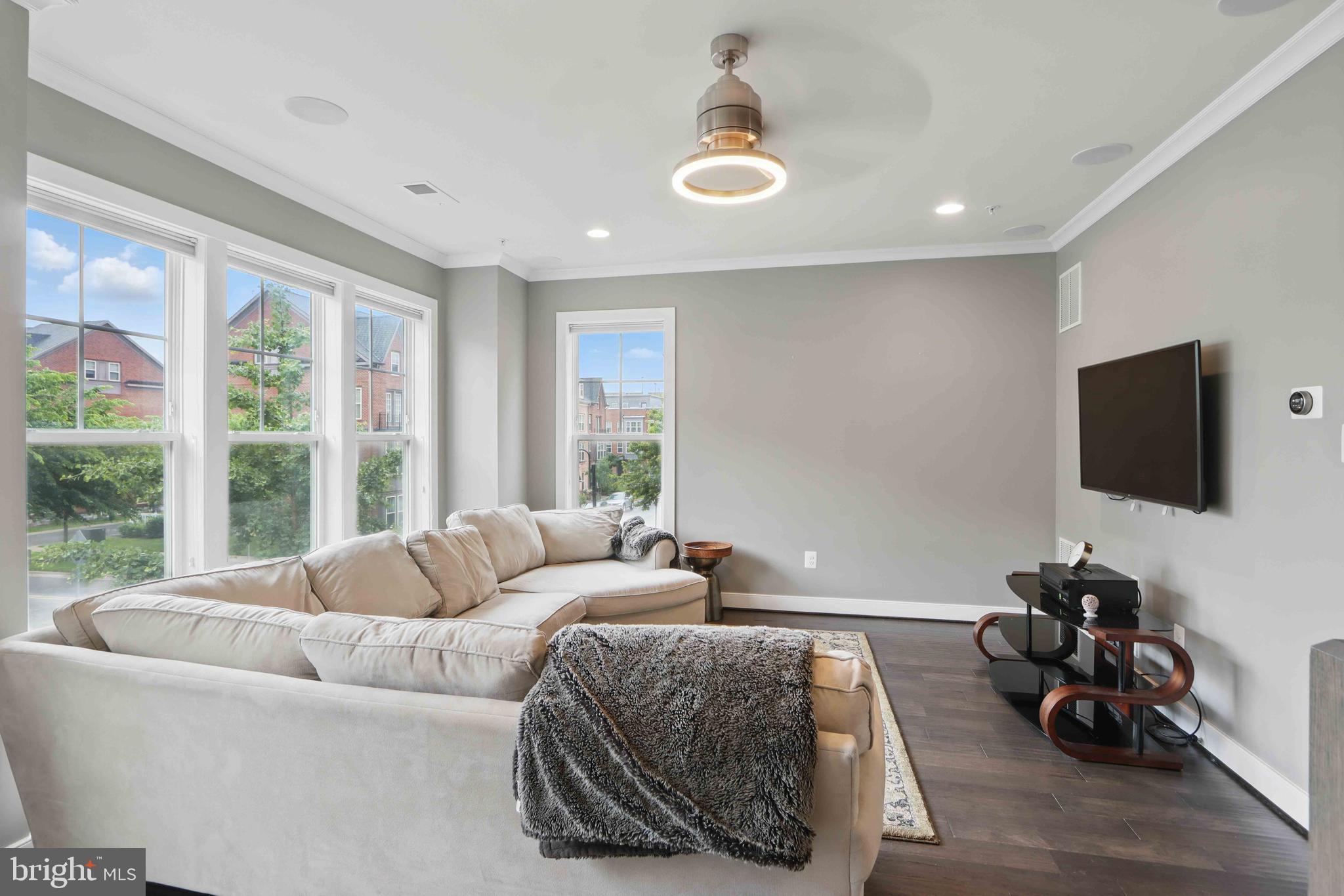 CROWN FARM - Residential