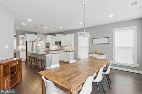 404 HENDRIX AVENUE GAITHERSBURG MD 20878