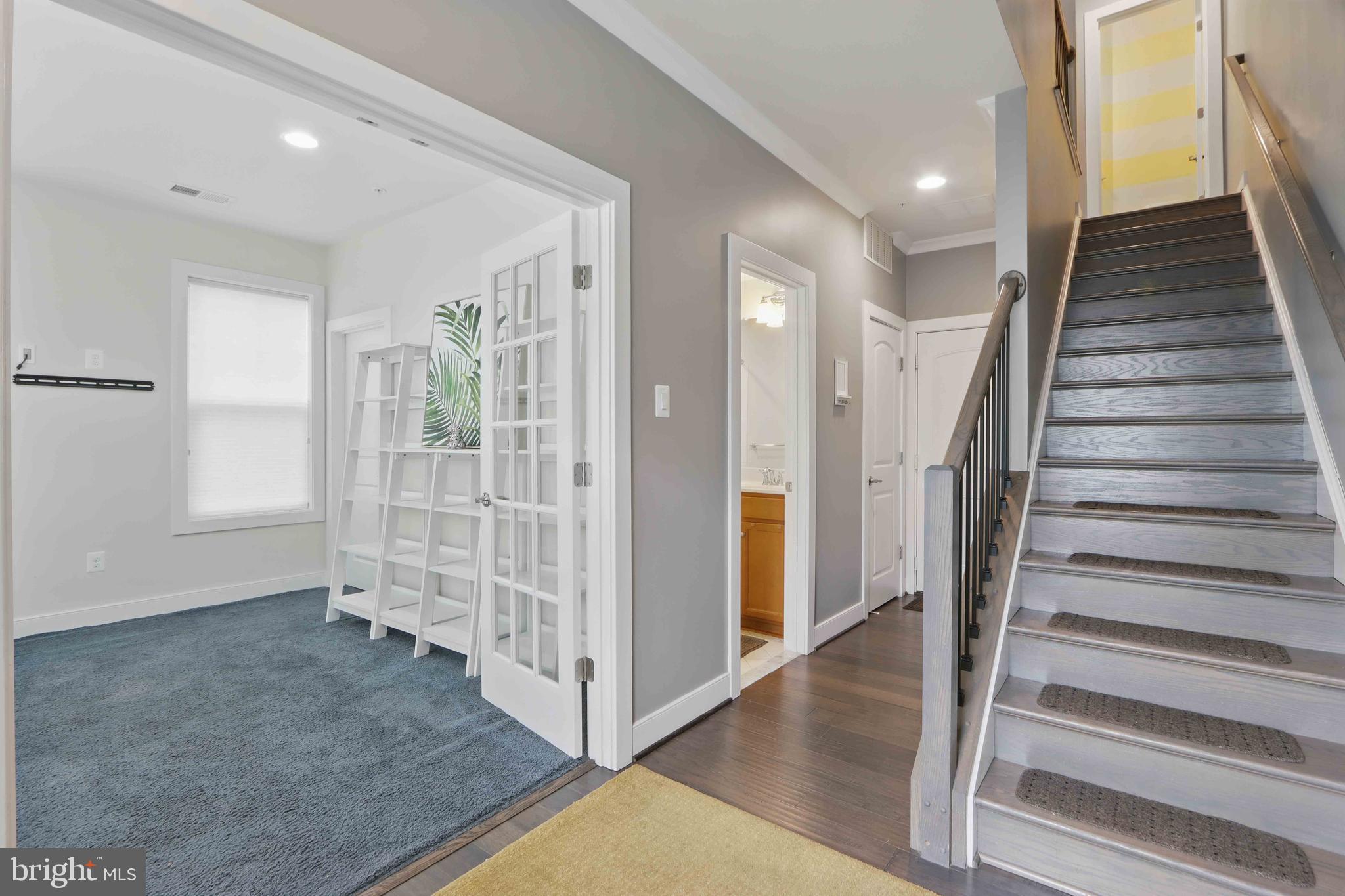 404 HENDRIX AVENUE
