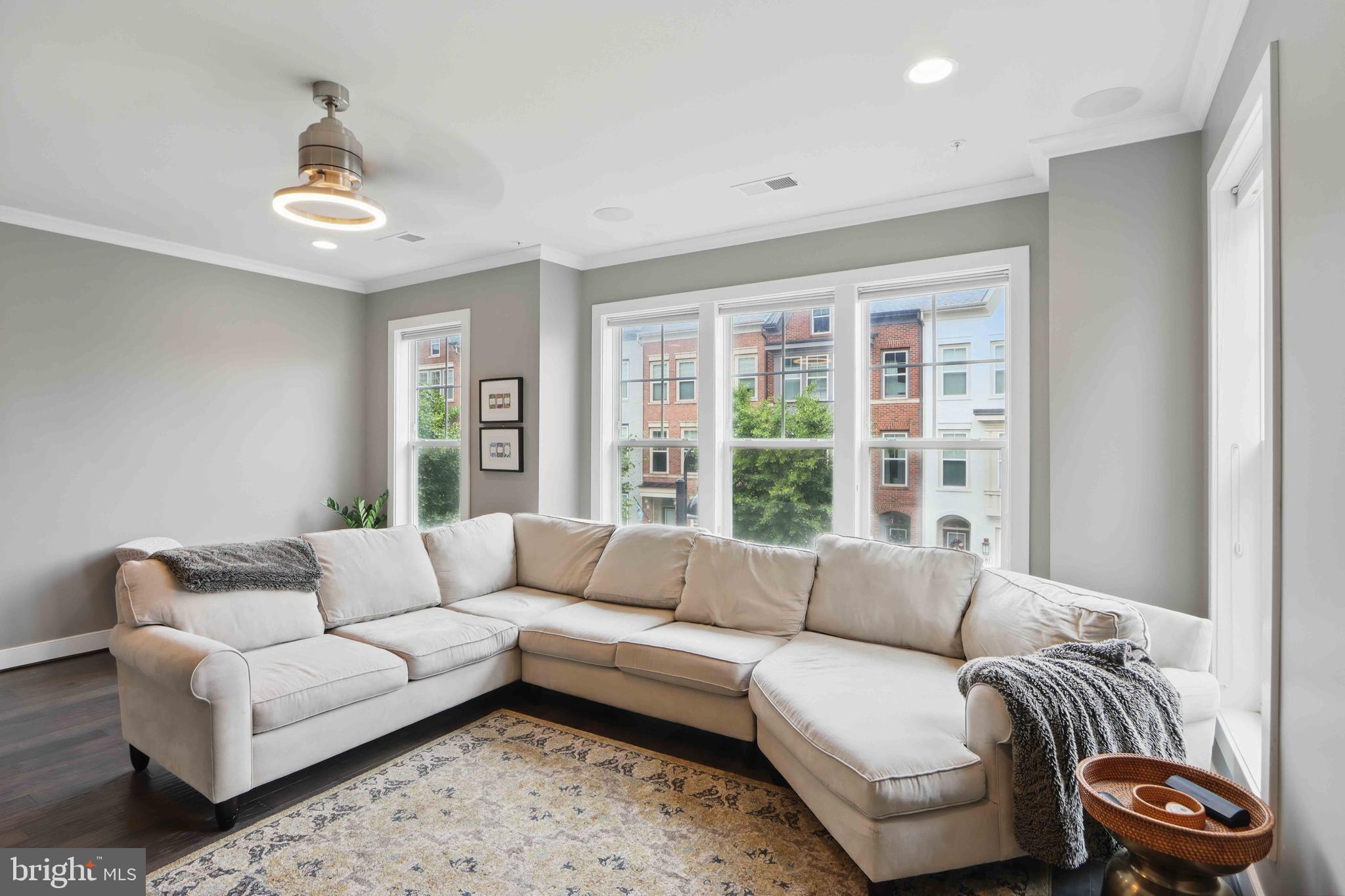 CROWN FARM - Residential