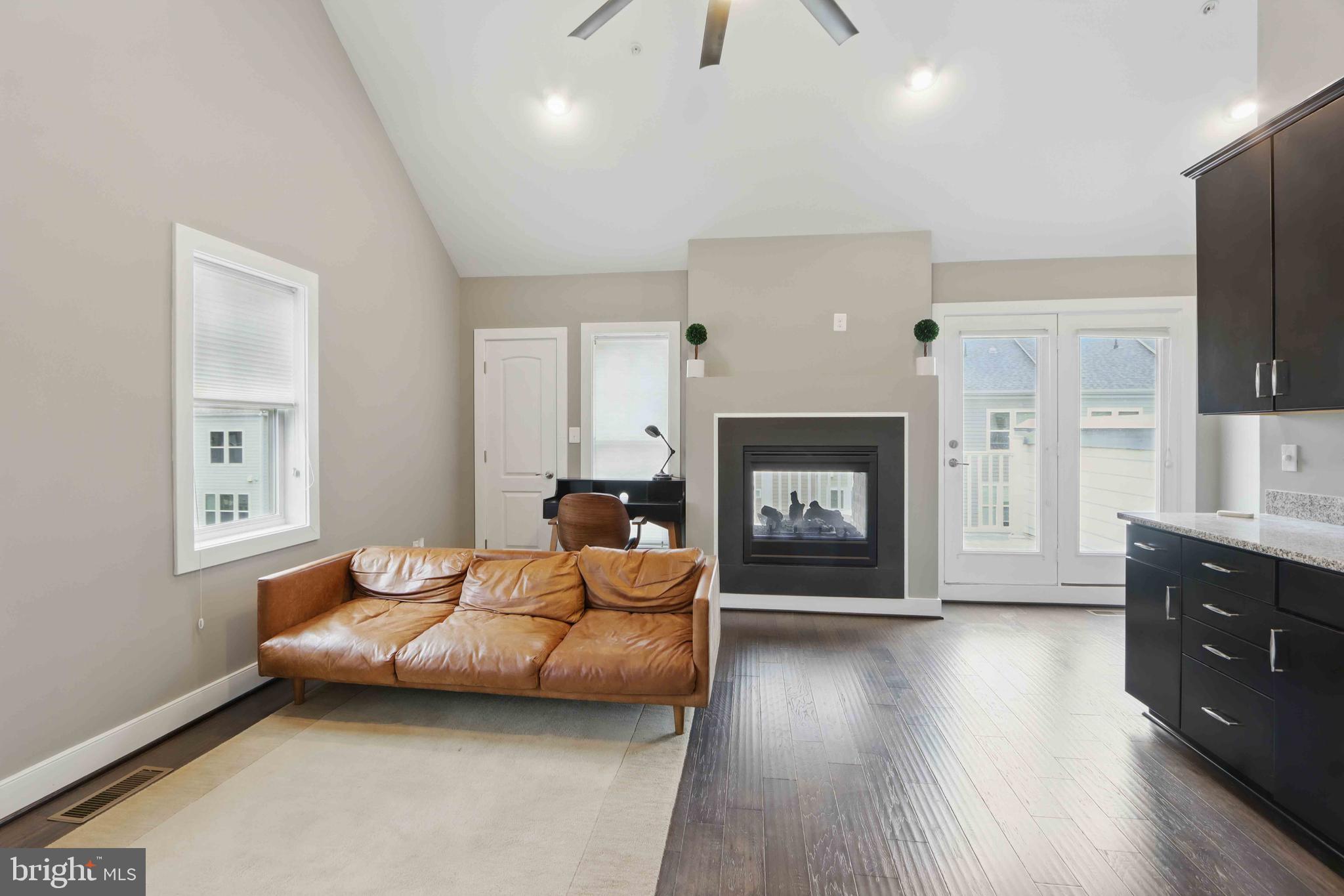 CROWN FARM - Residential