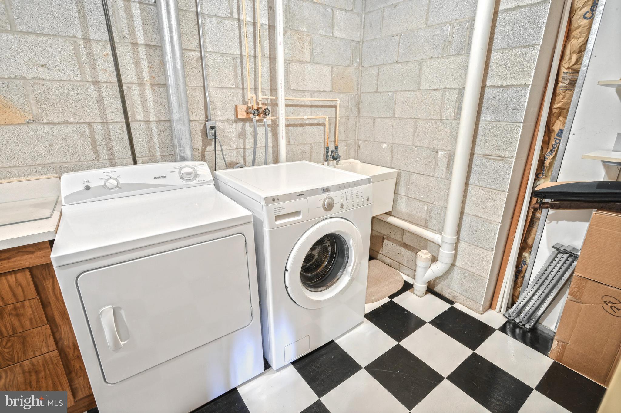 POPLAR SPRINGS - Residential