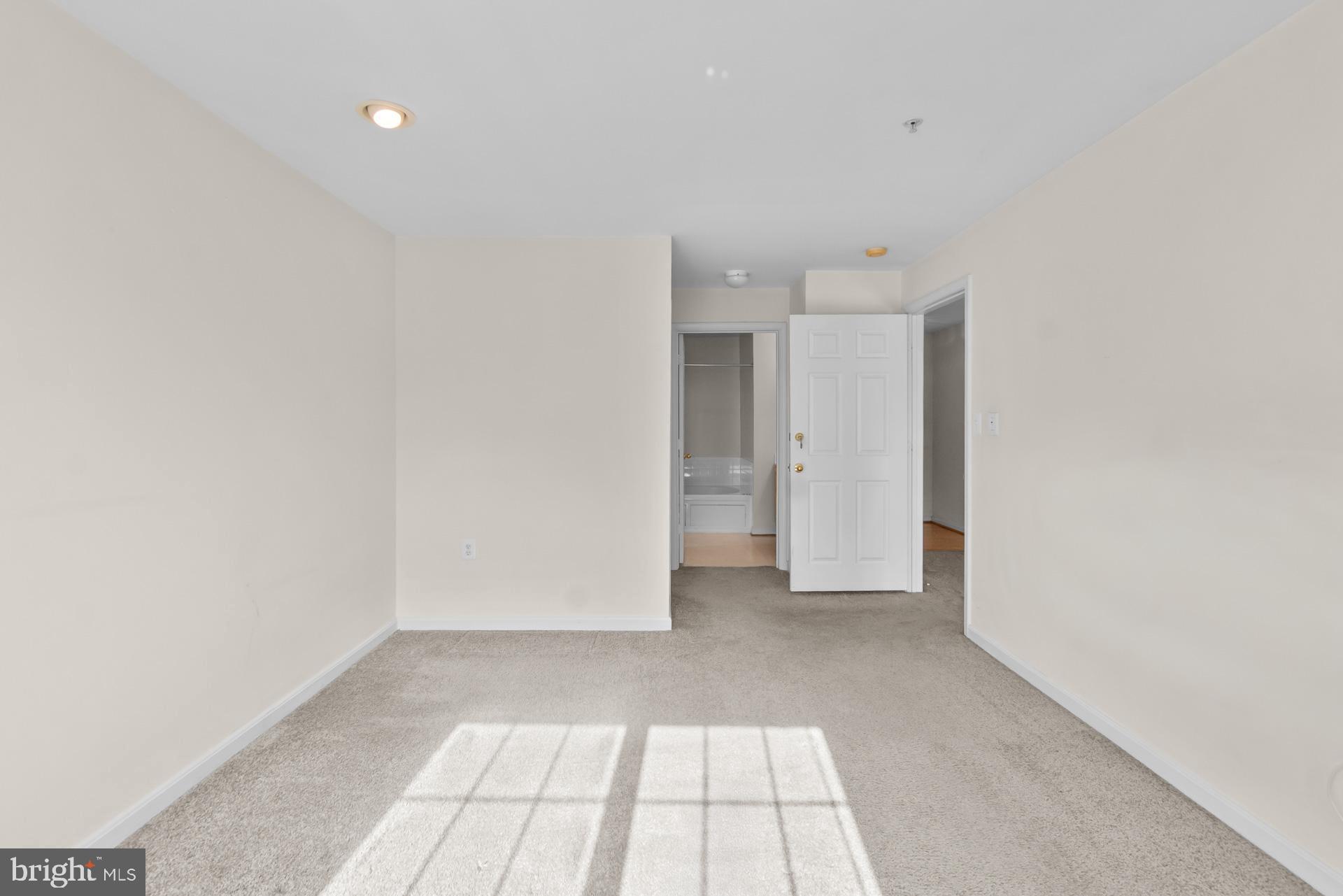 WOODLAND LAKE CONDO - Residential