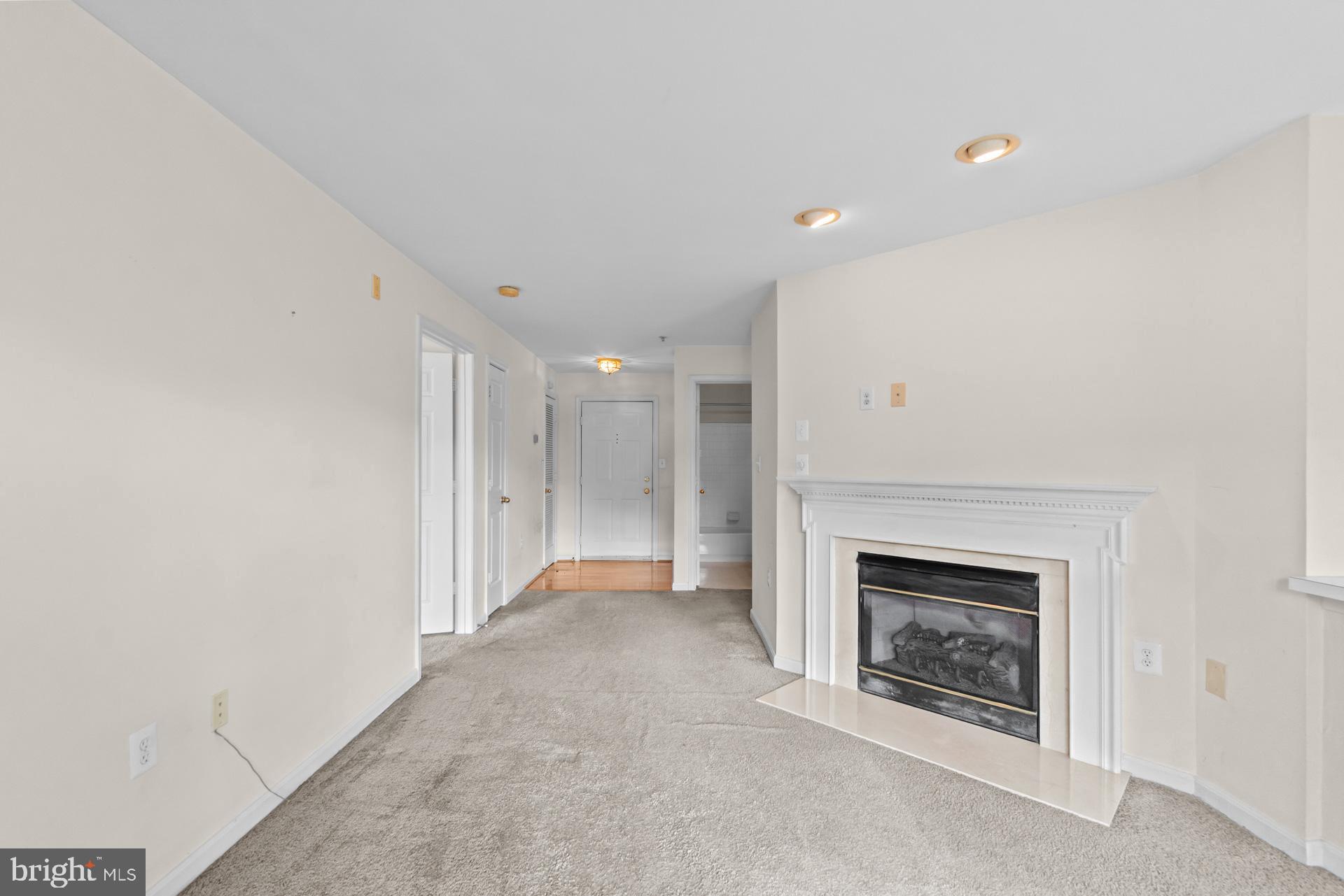 15608 EVERGLADE LANE D201