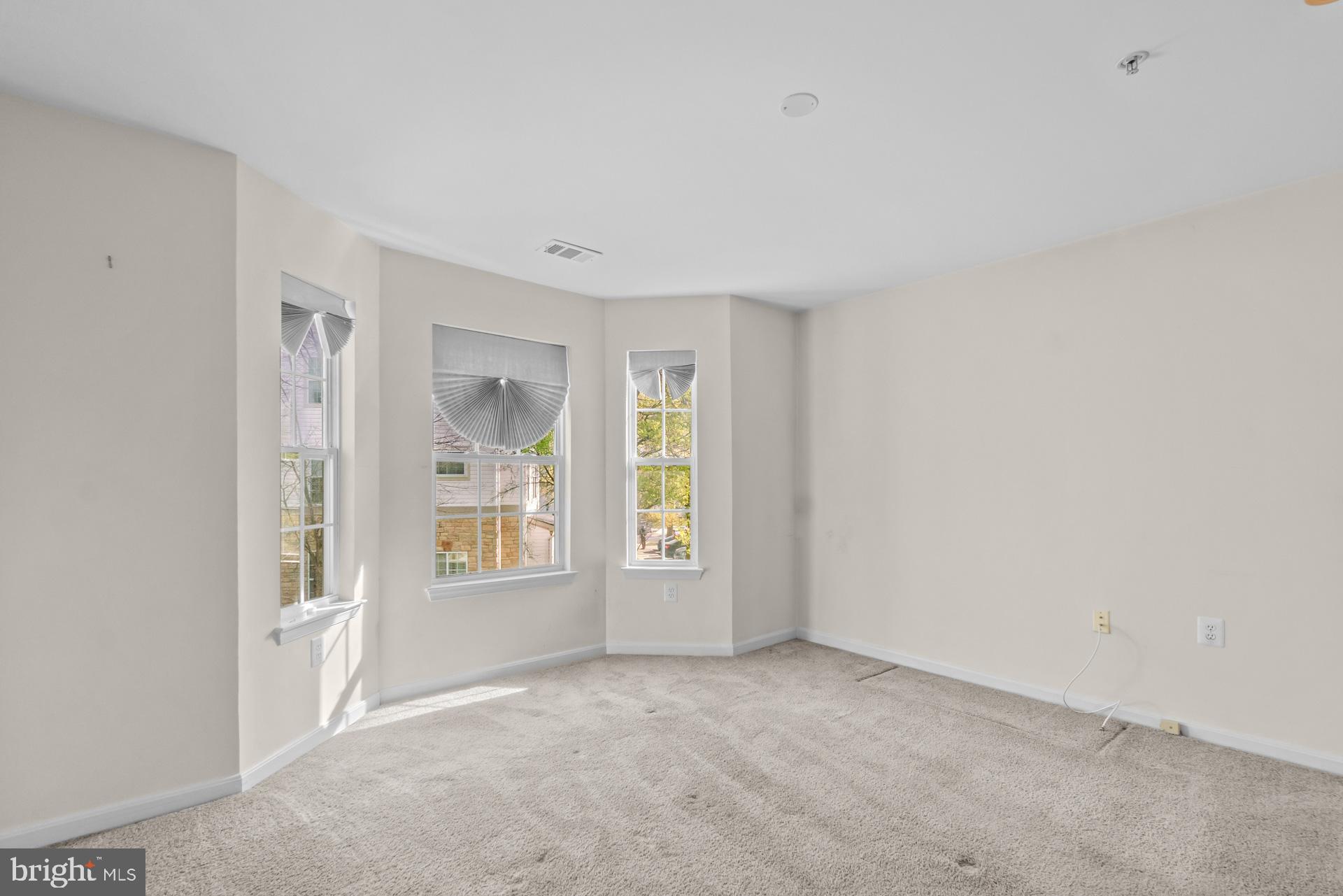 WOODLAND LAKE CONDO - Residential