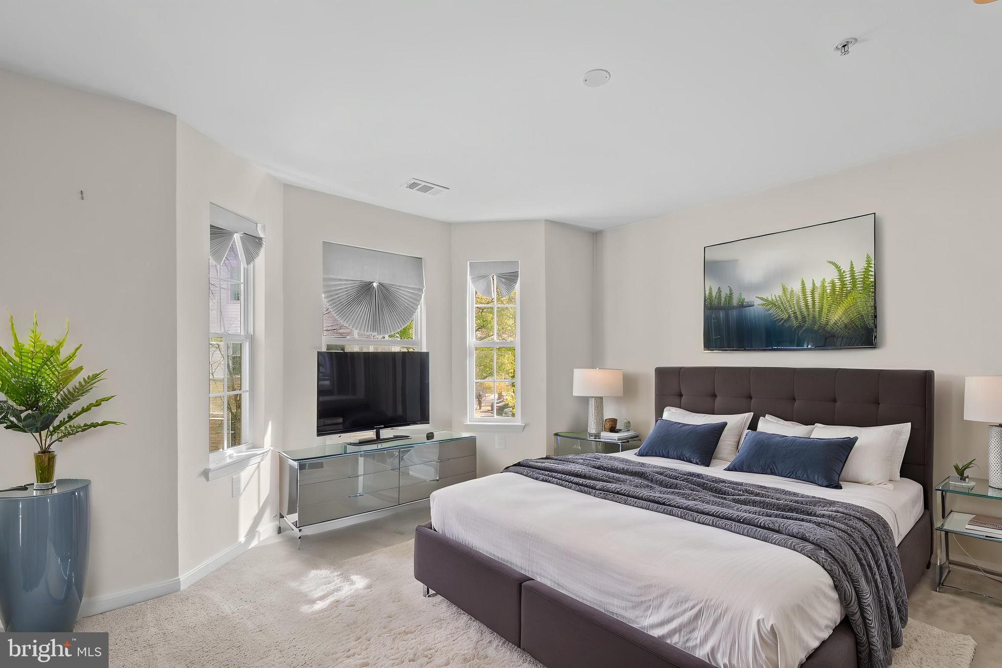 WOODLAND LAKE CONDO - Residential