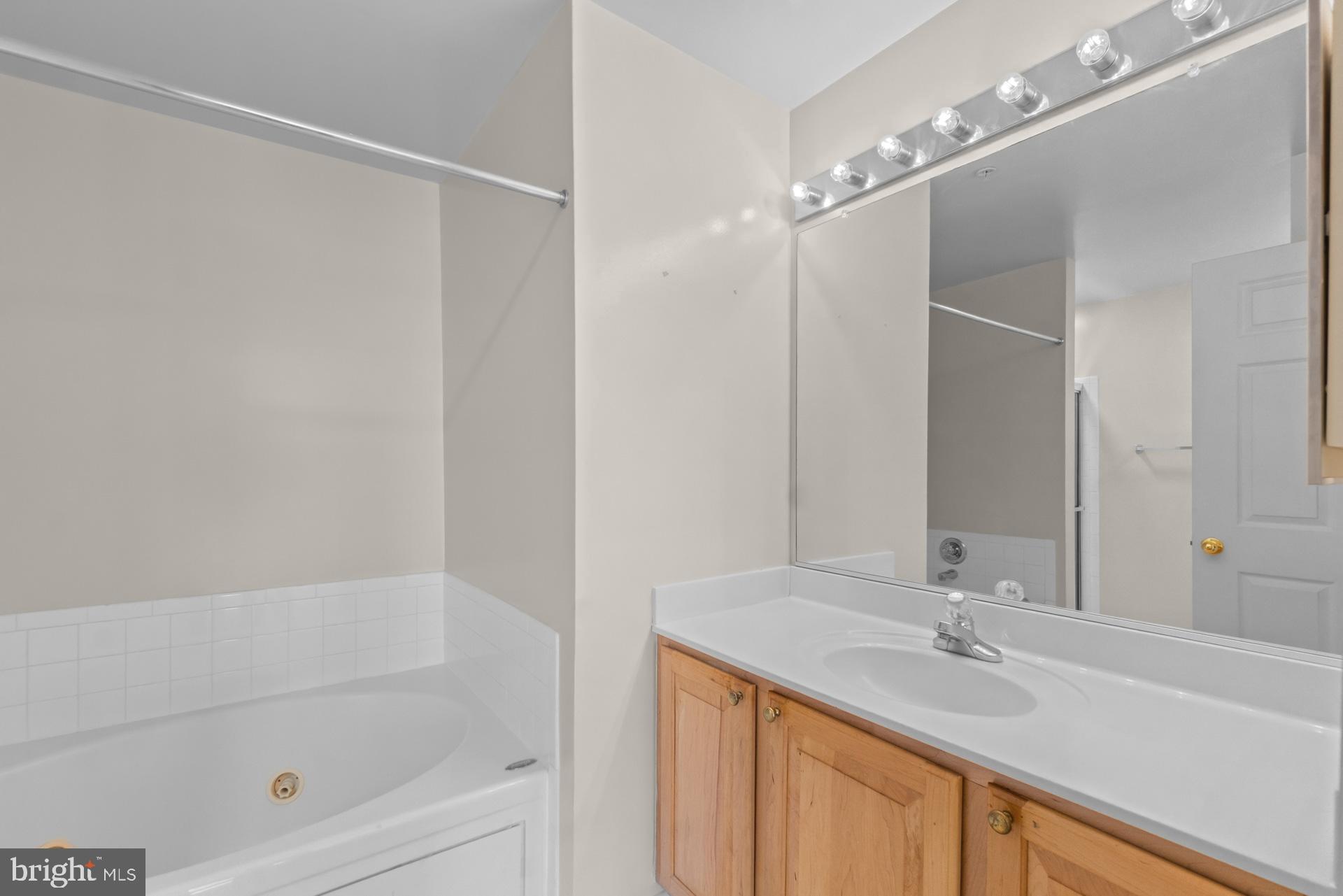 WOODLAND LAKE CONDO - Residential