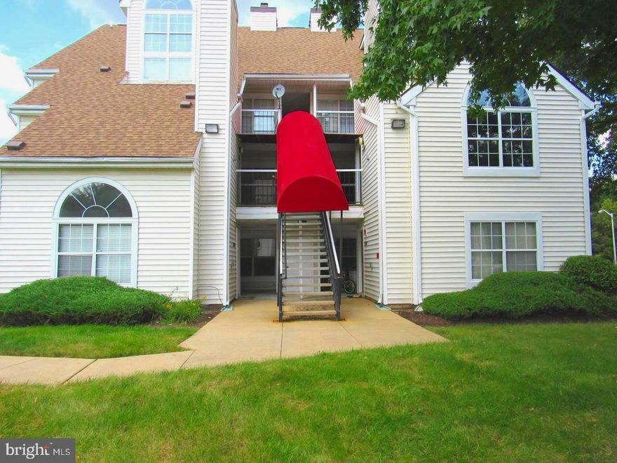 The Vistas at Lake Arbor is a Sought-After community.  This Charming Penthouse Condo Features a Spacious Loft, Spiral Stairs, Palladium Window, Living Room with Fireplace, High Ceilings, Patio, Gallery Kitchen With Washer AND Dryer Included  & Much More...  Nearby attractions include a variety of full service restaurants, public transportation,  shopping centers, and businesses.

To prevent the spread of COVID-19 please adhere to the CDC guidelines for touring this property: Limit three persons (2 clients and 1 agent), practice social distancing, don't go if you feel unwell, don't touch anything, and wear shoe covers (if provided).