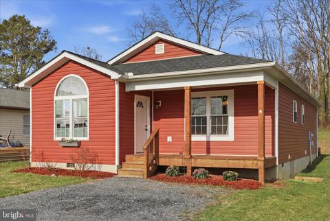 Homes For Sale - 6131 Moore Ave Ave<br/> MOUNT JACKSON, VA 22842