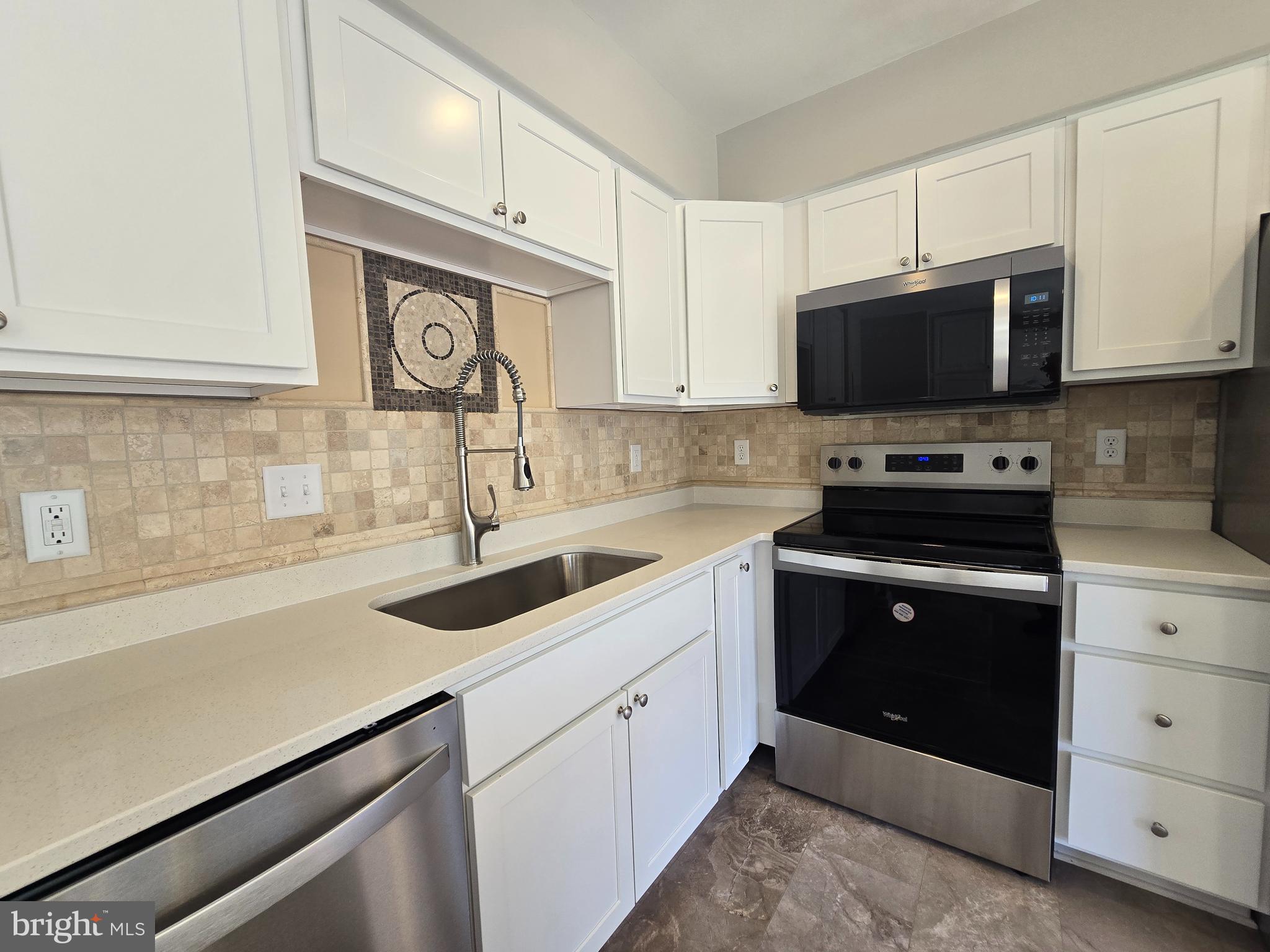 LAKELAND PLACE - Residential