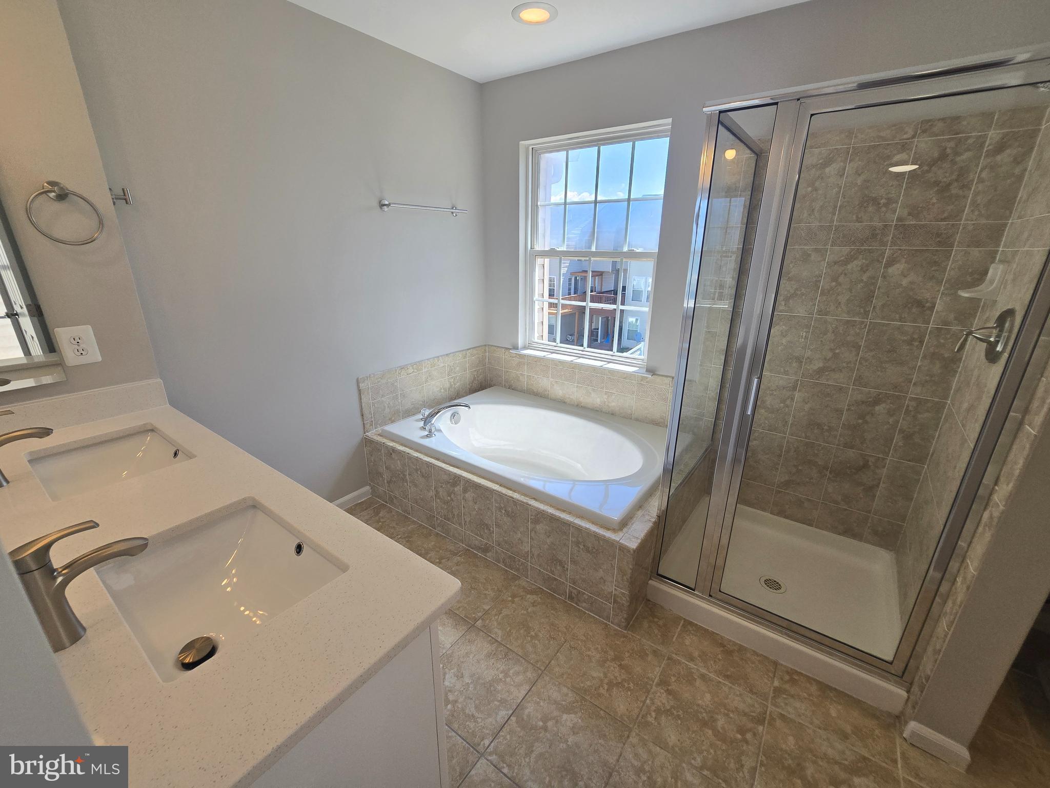 LAKELAND PLACE - Residential