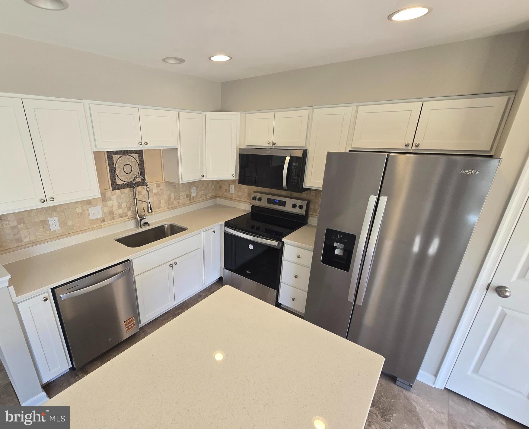 LAKELAND PLACE - Residential