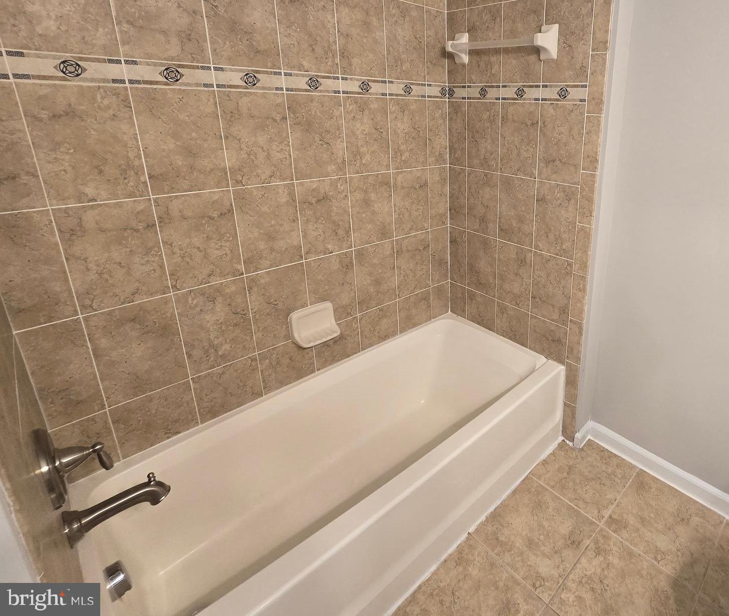 LAKELAND PLACE - Residential