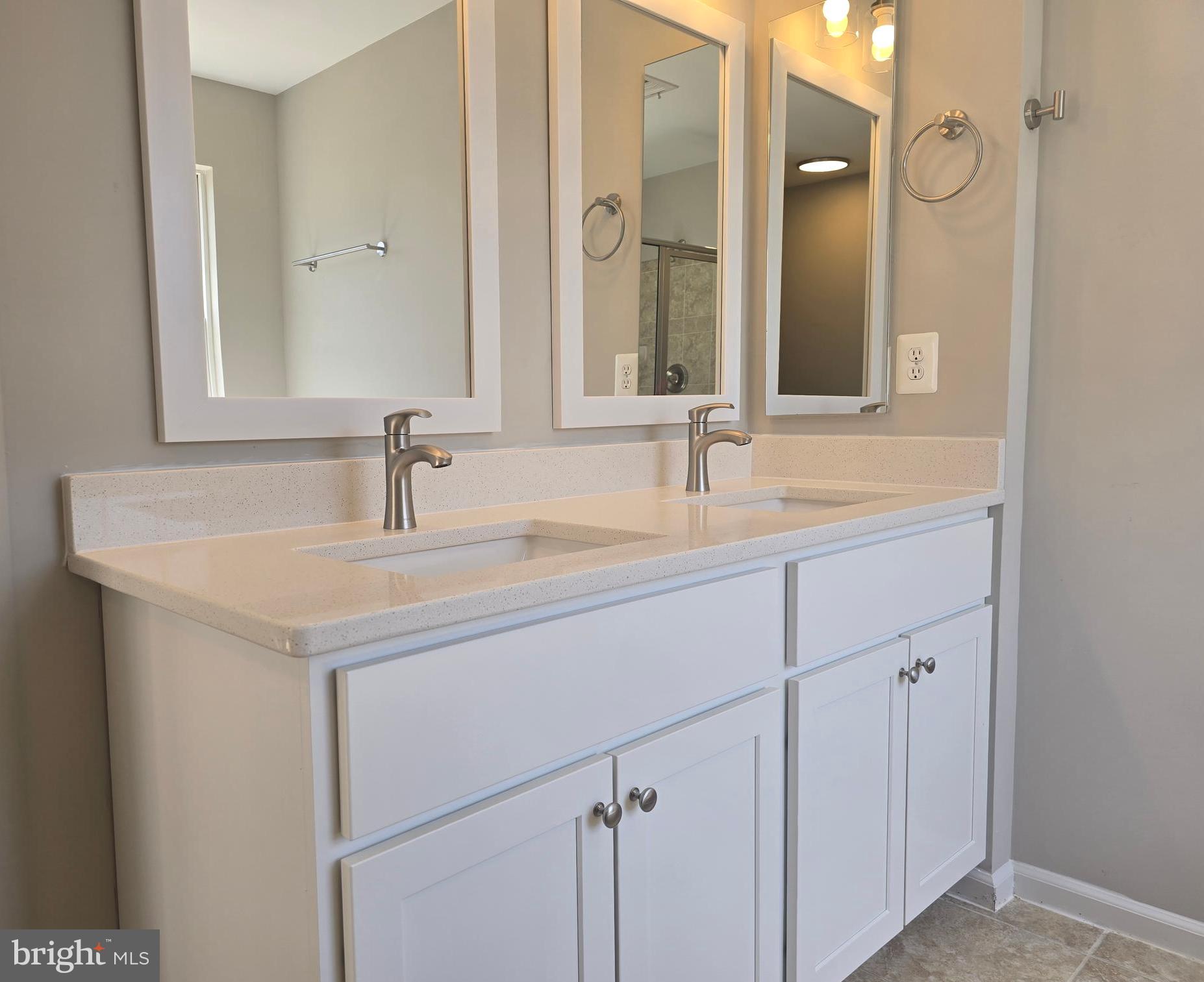 LAKELAND PLACE - Residential