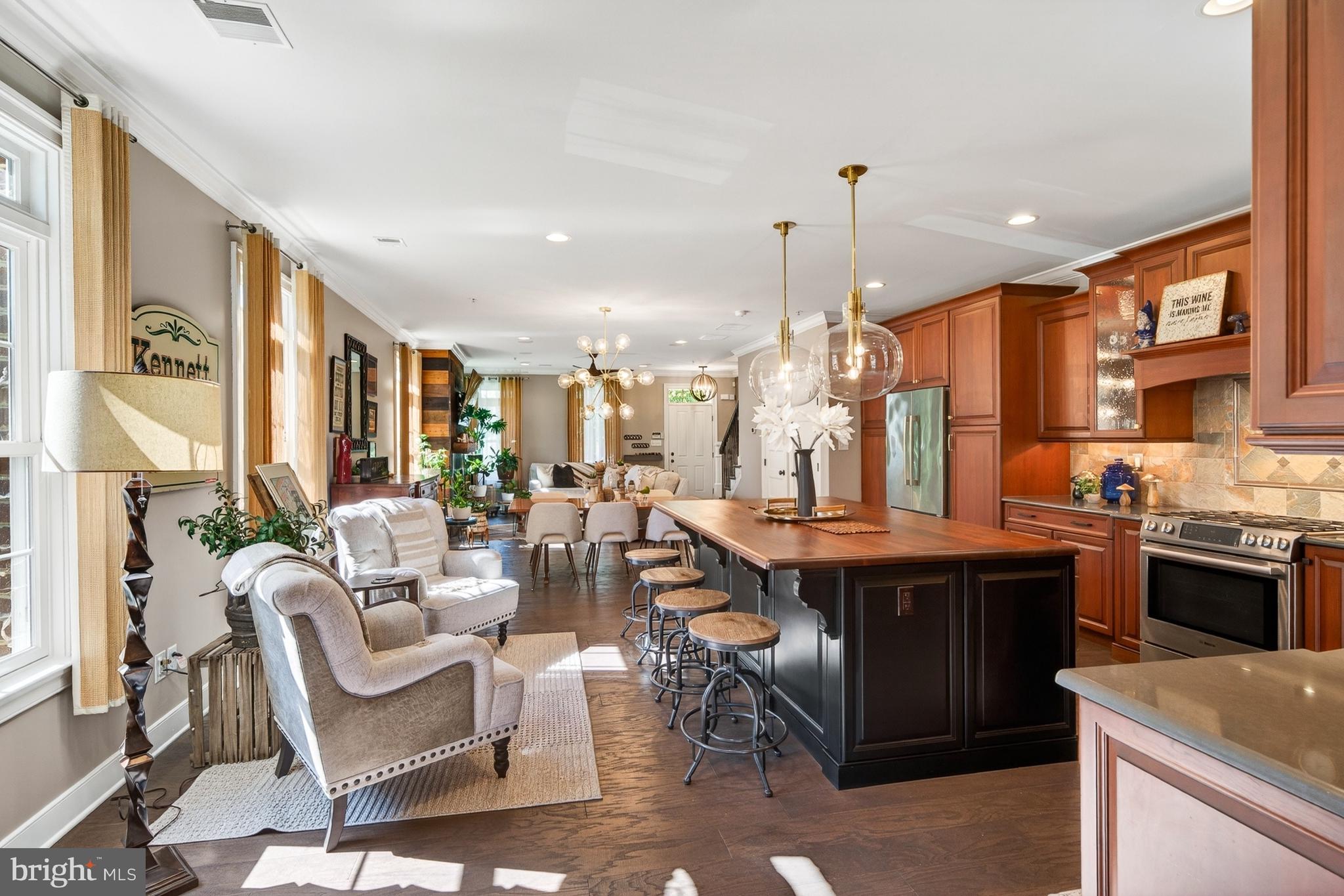 601 MAGNOLIA COURT